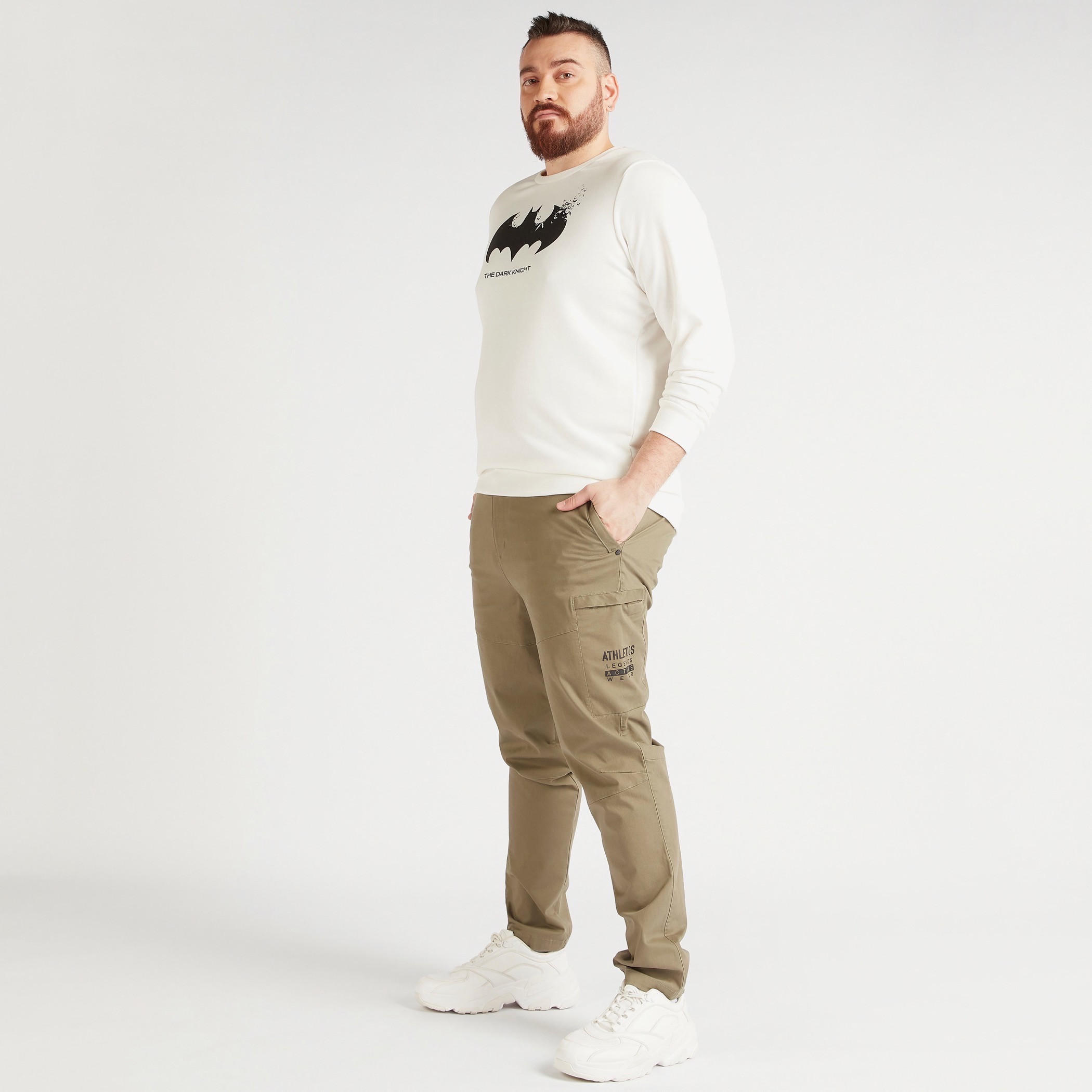 بنطلون سادة بخصر متوسّط الارتفاع وزر إغلاق-men-clothing-bottoms-trousersandchinos-trousers-image-3