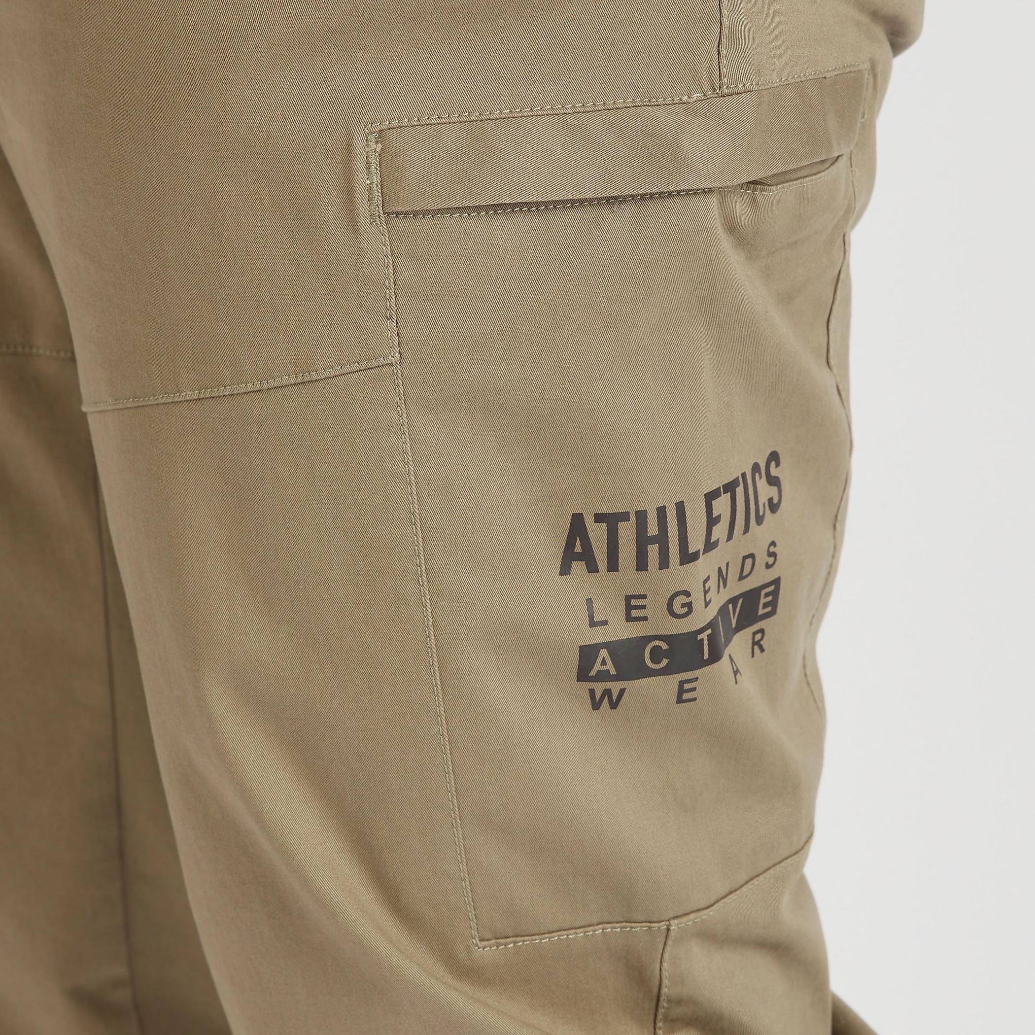 بنطلون سادة بخصر متوسّط الارتفاع وزر إغلاق-men-clothing-bottoms-trousersandchinos-trousers-image-2