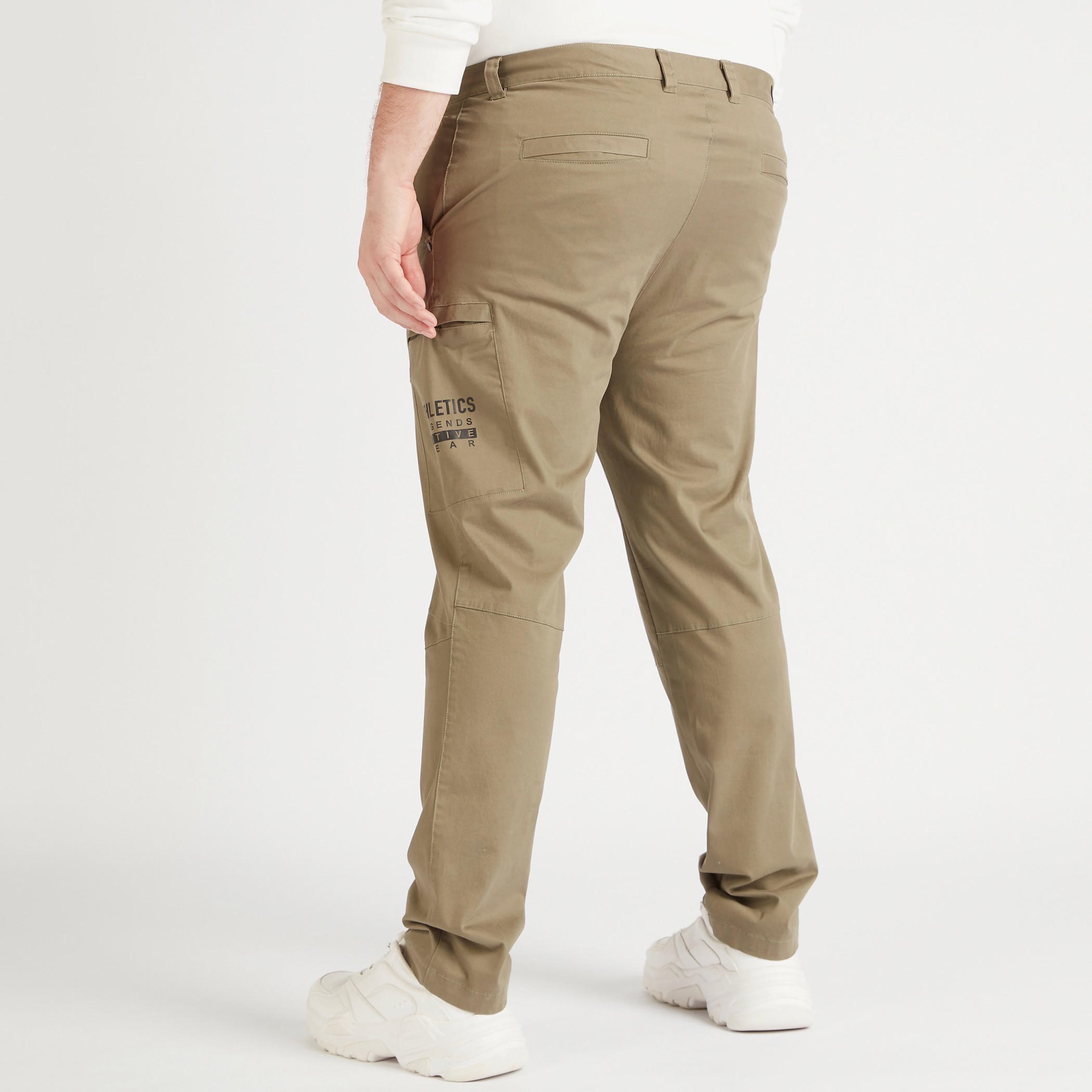 بنطلون سادة بخصر متوسّط الارتفاع وزر إغلاق-men-clothing-bottoms-trousersandchinos-trousers-image-1