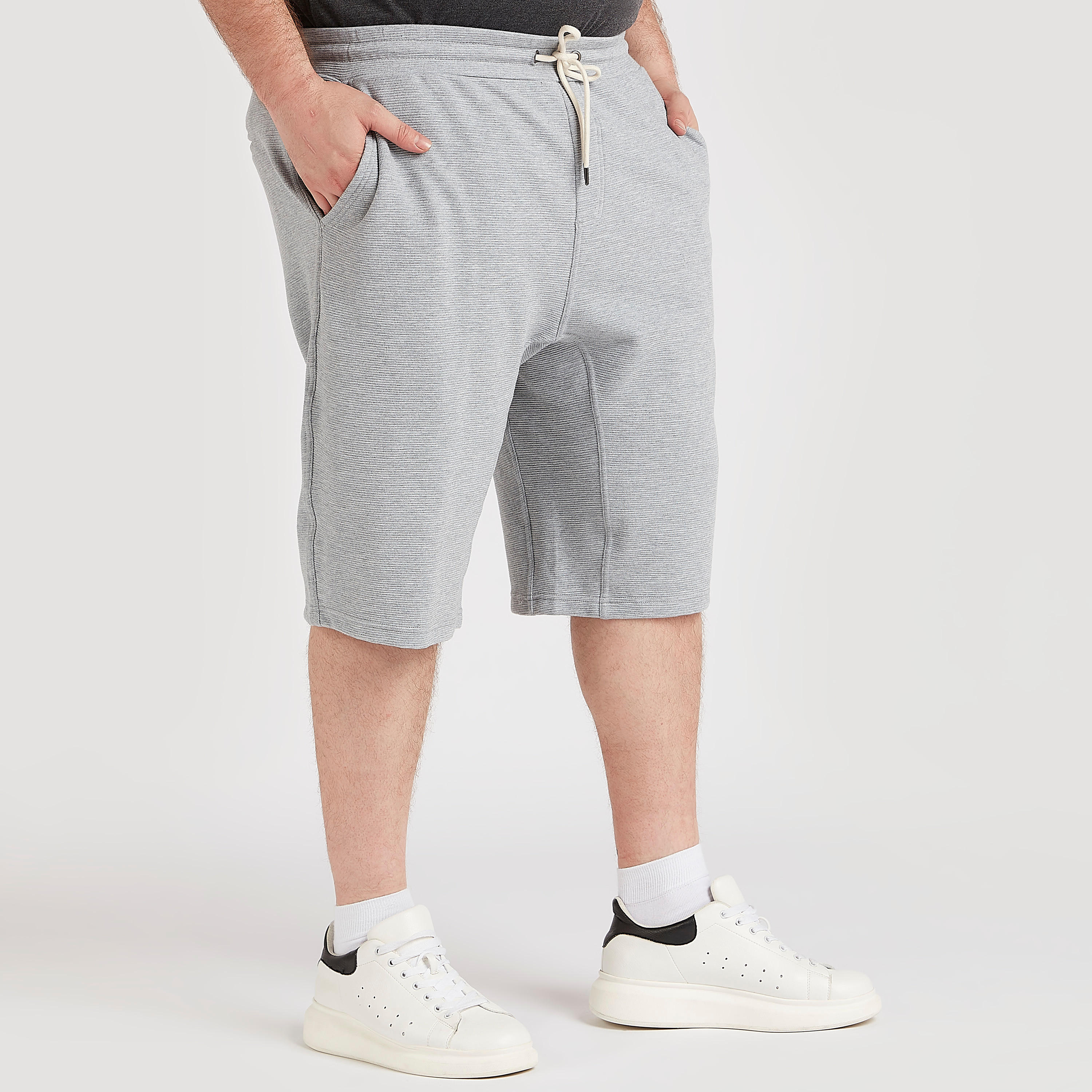 شورت سادة برباط إغلاق وخصر متوسّط الارتفاع-men-clothing-bottoms-shorts-image-5
