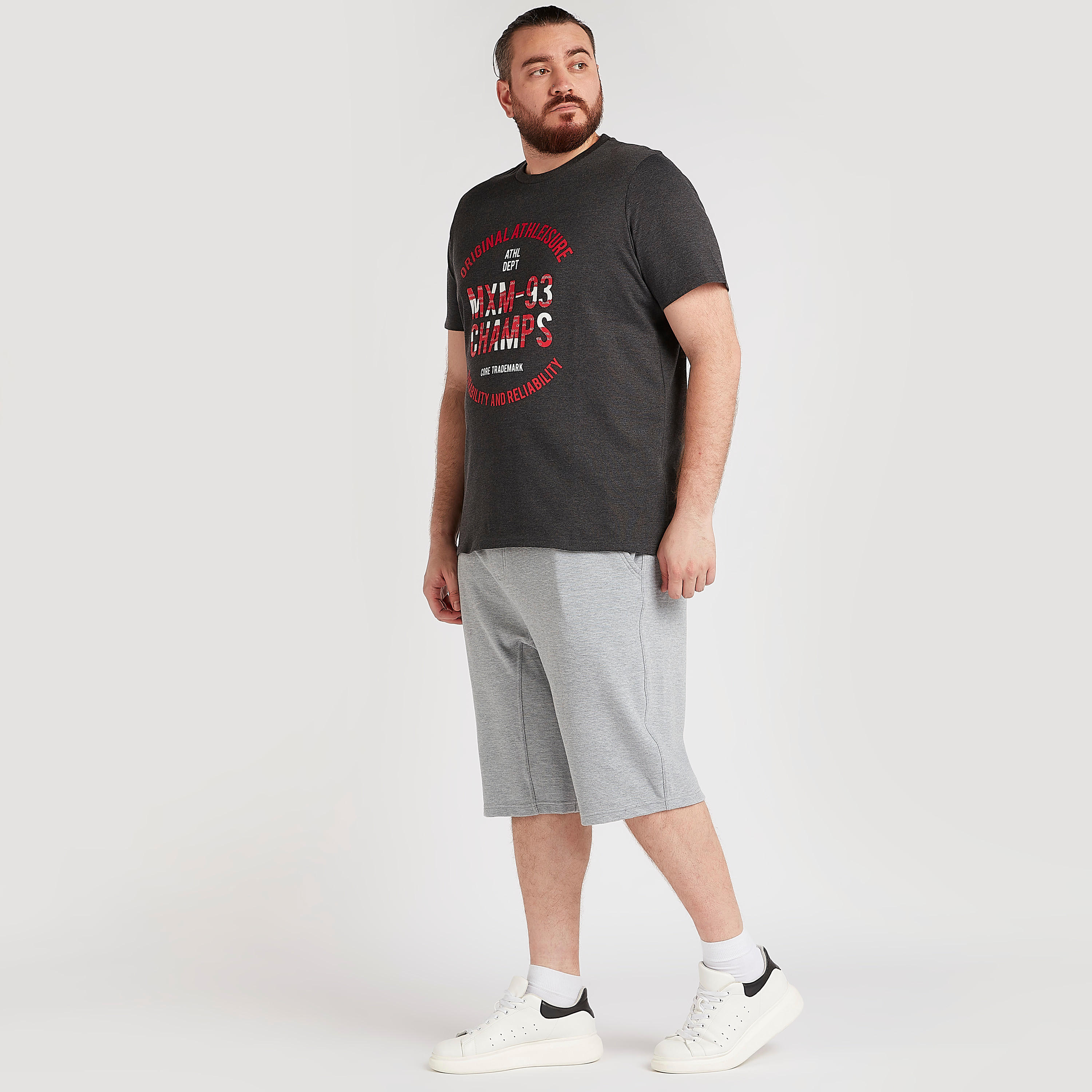 شورت سادة برباط إغلاق وخصر متوسّط الارتفاع-men-clothing-bottoms-shorts-image-4