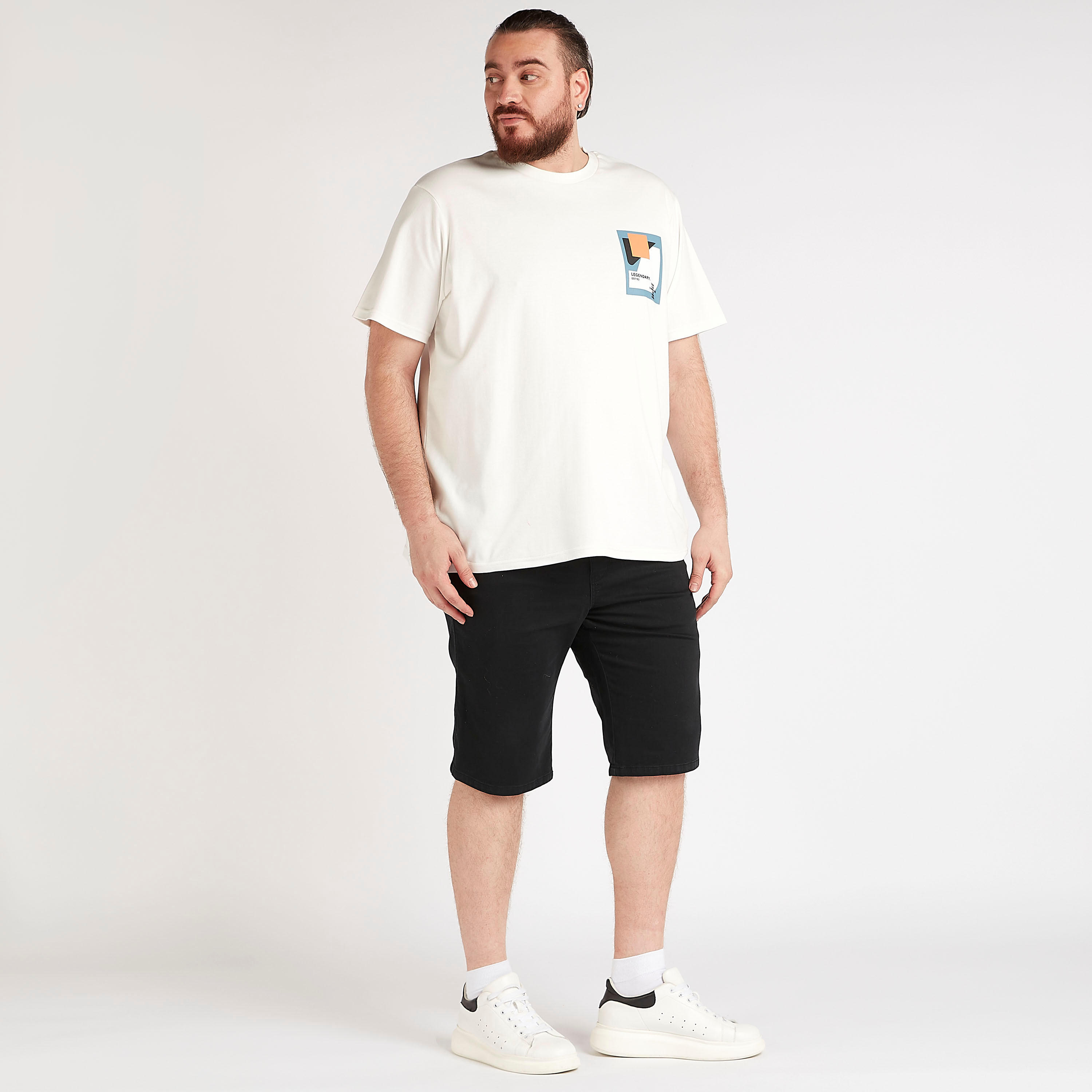 تيشيرت بياقة ضيّقة وأكمام قصيرة وطبعات-men-clothing-tshirtsandpolos-tshirts-image-2