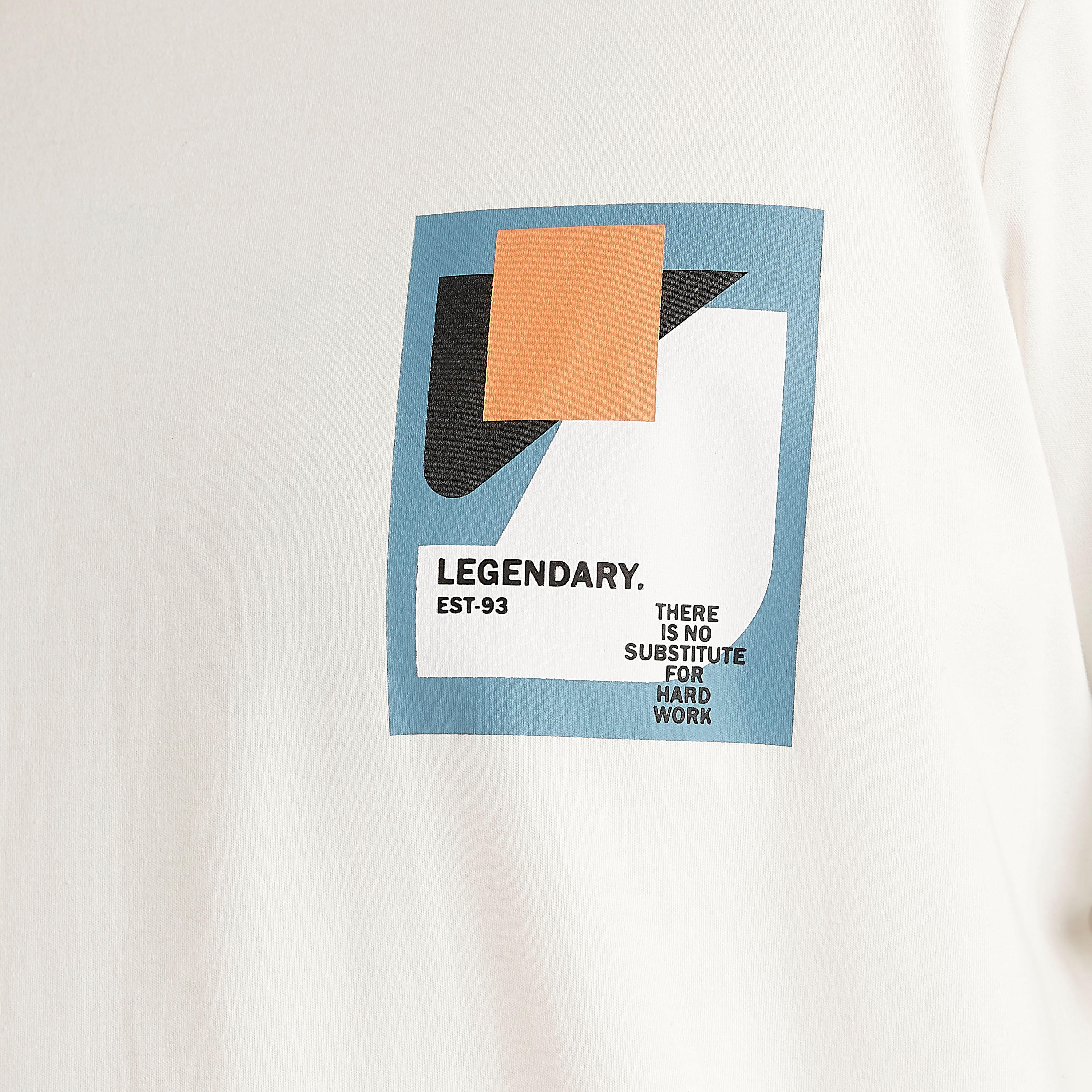 تيشيرت بياقة ضيّقة وأكمام قصيرة وطبعات-men-clothing-tshirtsandpolos-tshirts-image-3