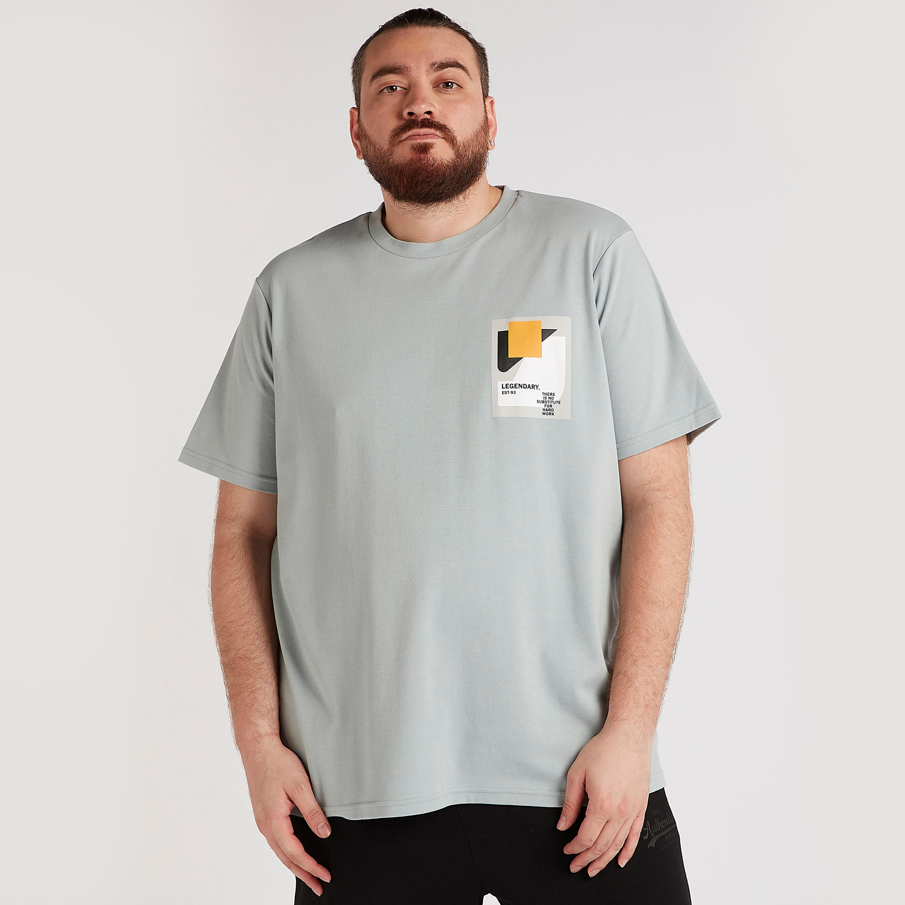 تيشيرت بياقة ضيّقة وأكمام قصيرة وطبعات-men-clothing-tshirtsandpolos-tshirts-image-1