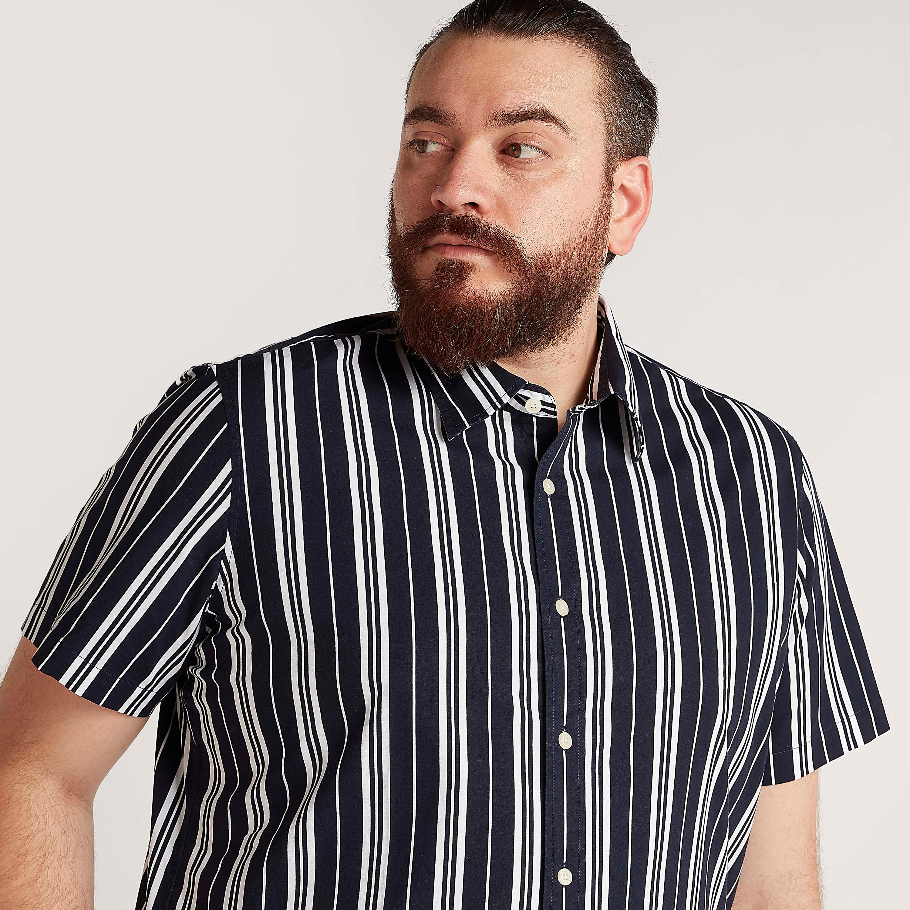 قميص مقلّم بأكمام قصيرة-men-clothing-shirts-image-3