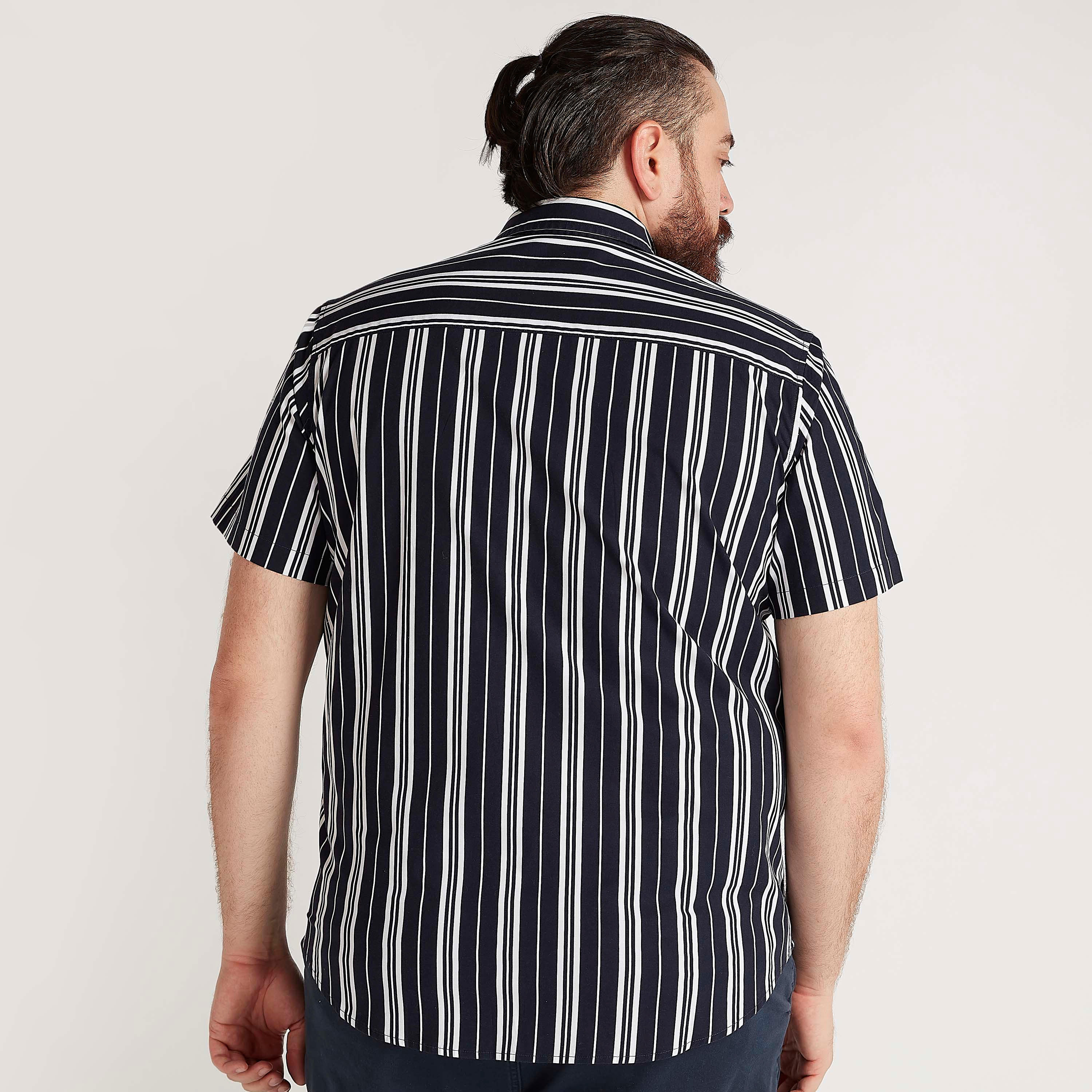 قميص مقلّم بأكمام قصيرة-men-clothing-shirts-image-4