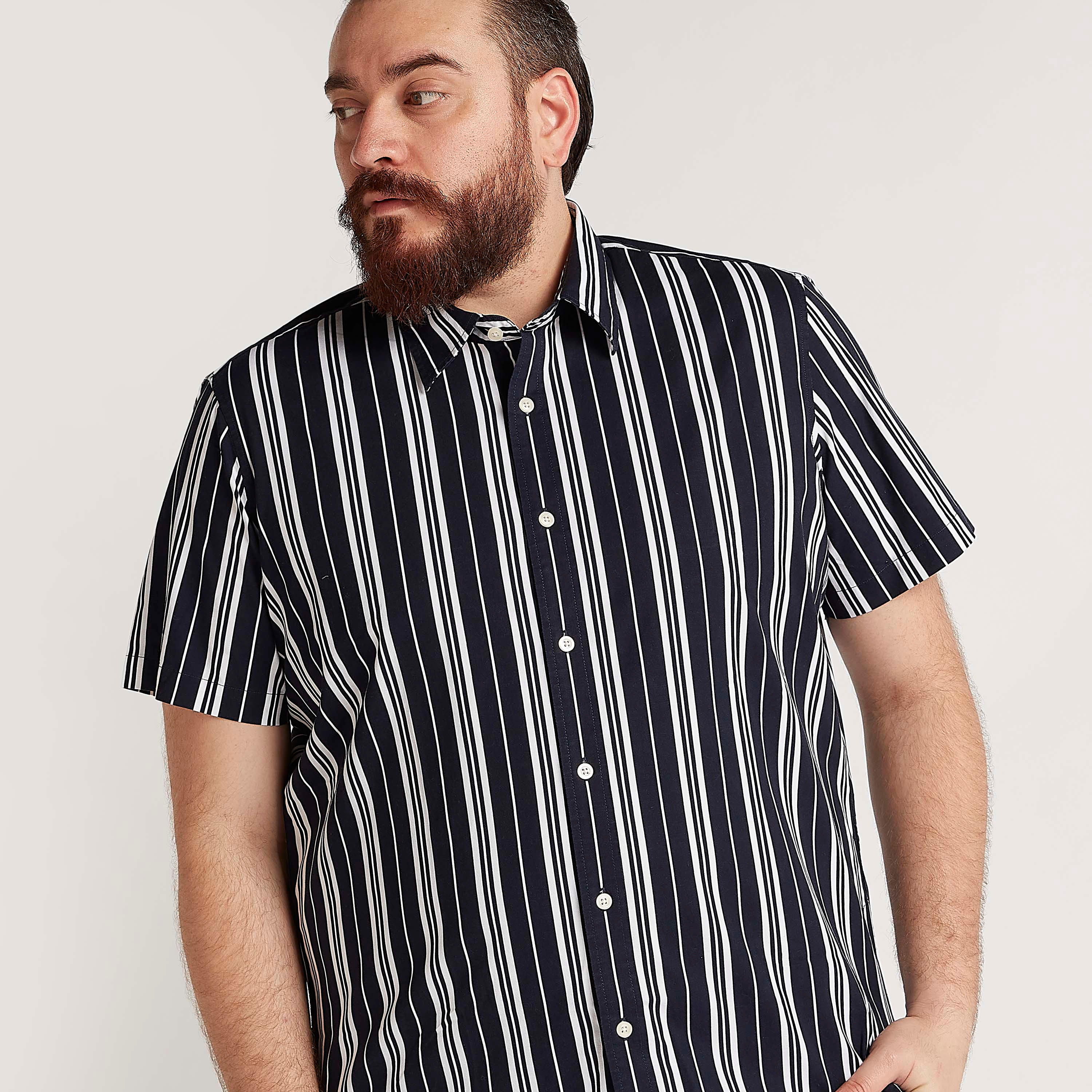 قميص مقلّم بأكمام قصيرة-men-clothing-shirts-image-5