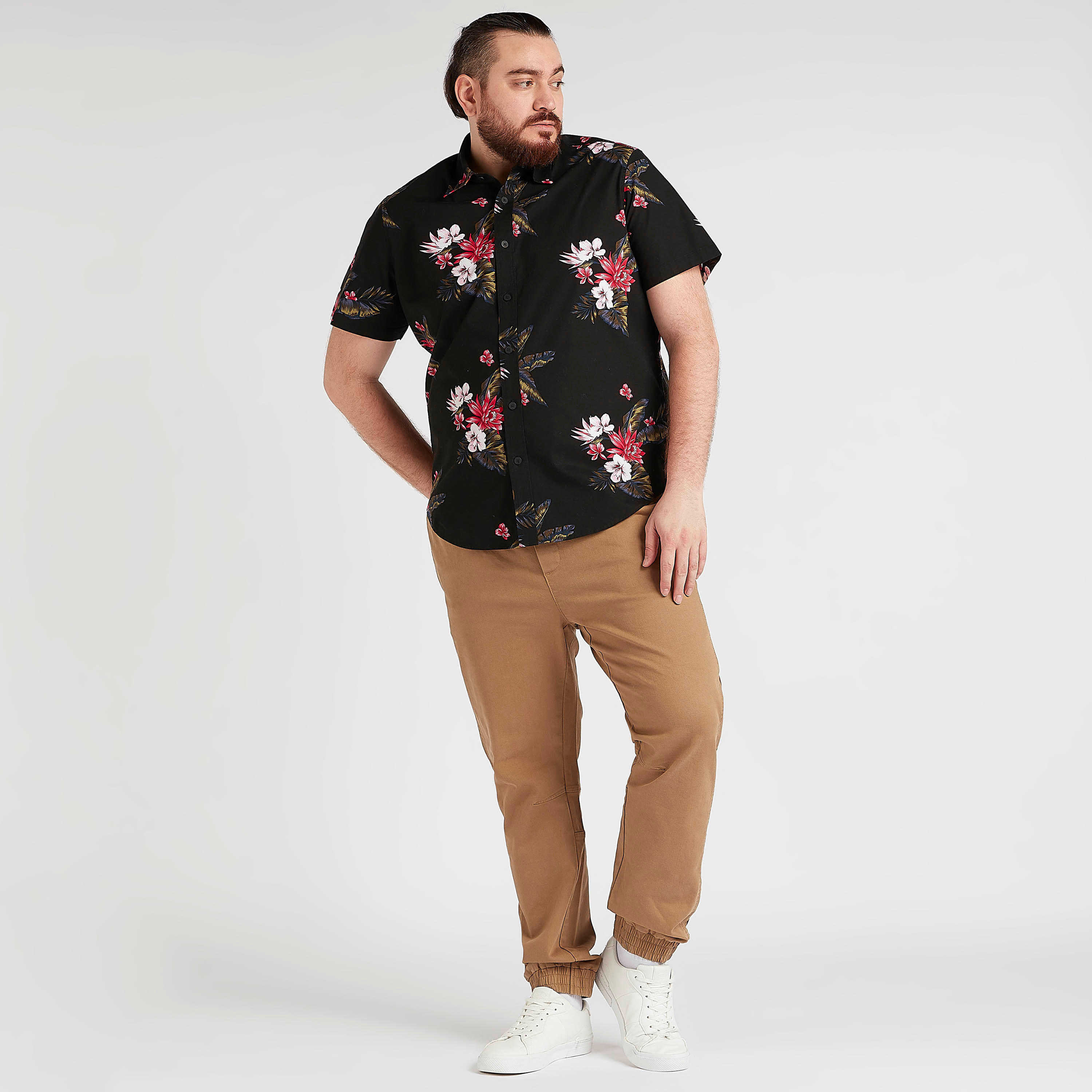 قميص بياقة عادية وأكمام قصيرة وطبعات زهرية-men-clothing-shirts-image-2