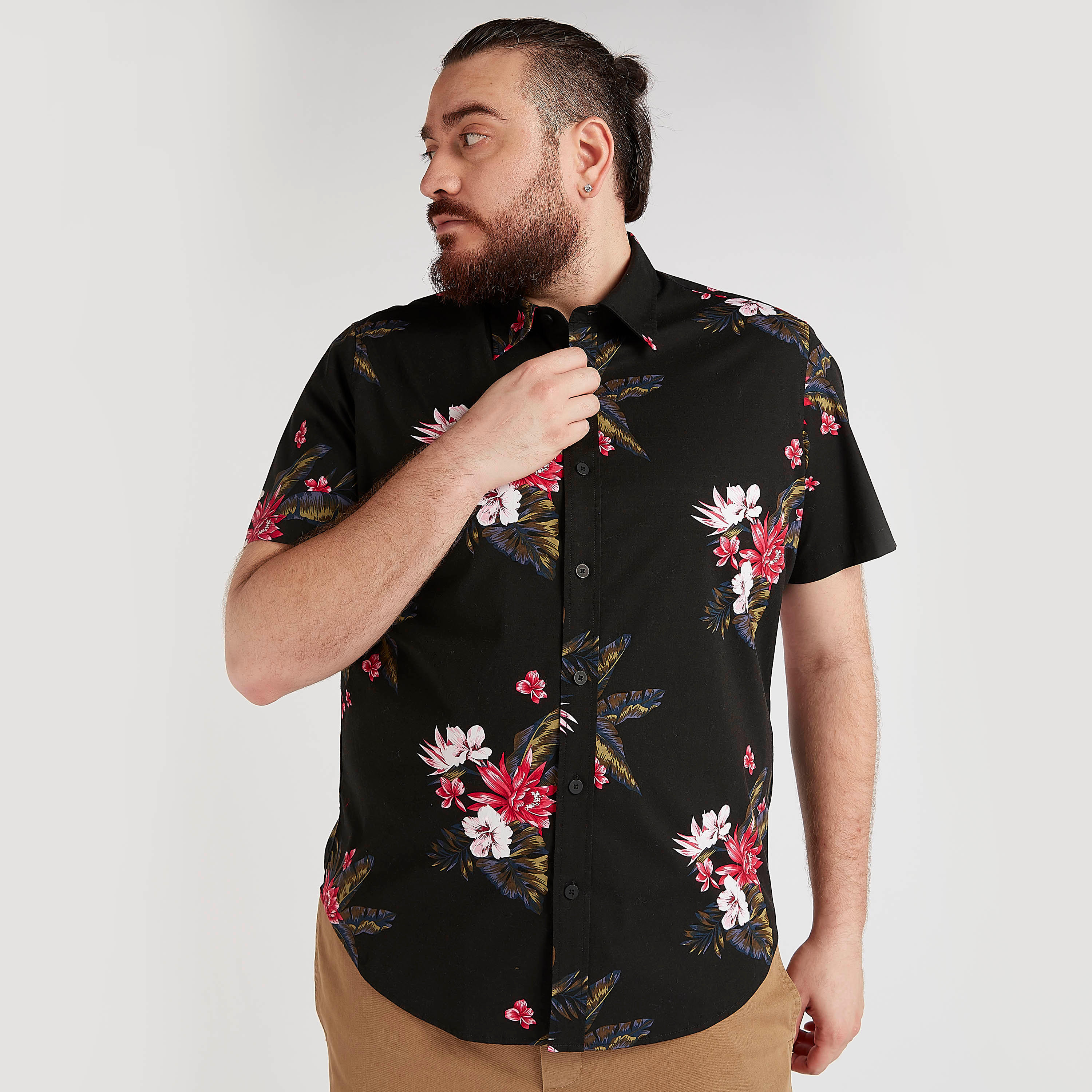 قميص بياقة عادية وأكمام قصيرة وطبعات زهرية-men-clothing-shirts-image-5