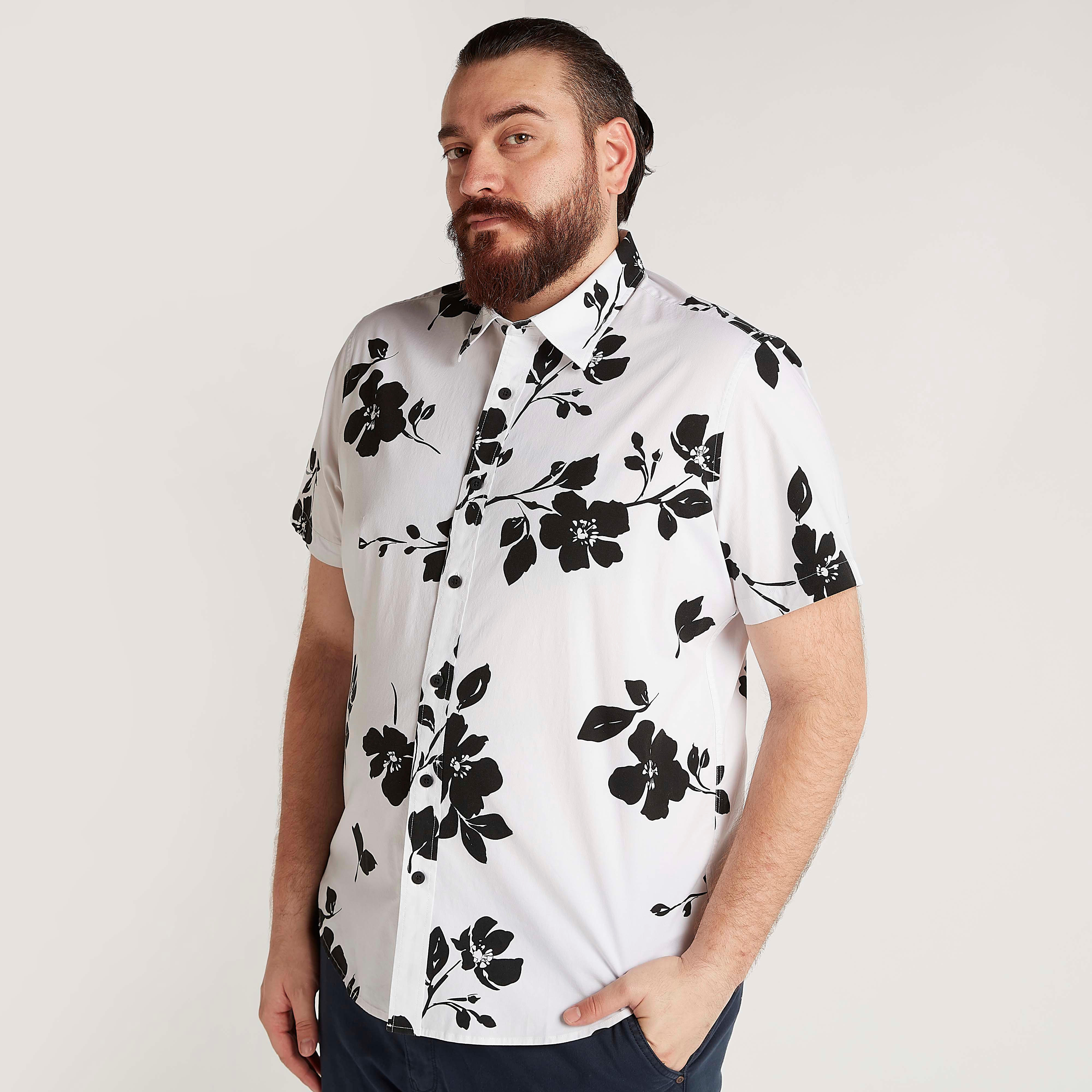 قميص بطبعات أزهار وأكمام قصيرة-men-clothing-shirts-image-1