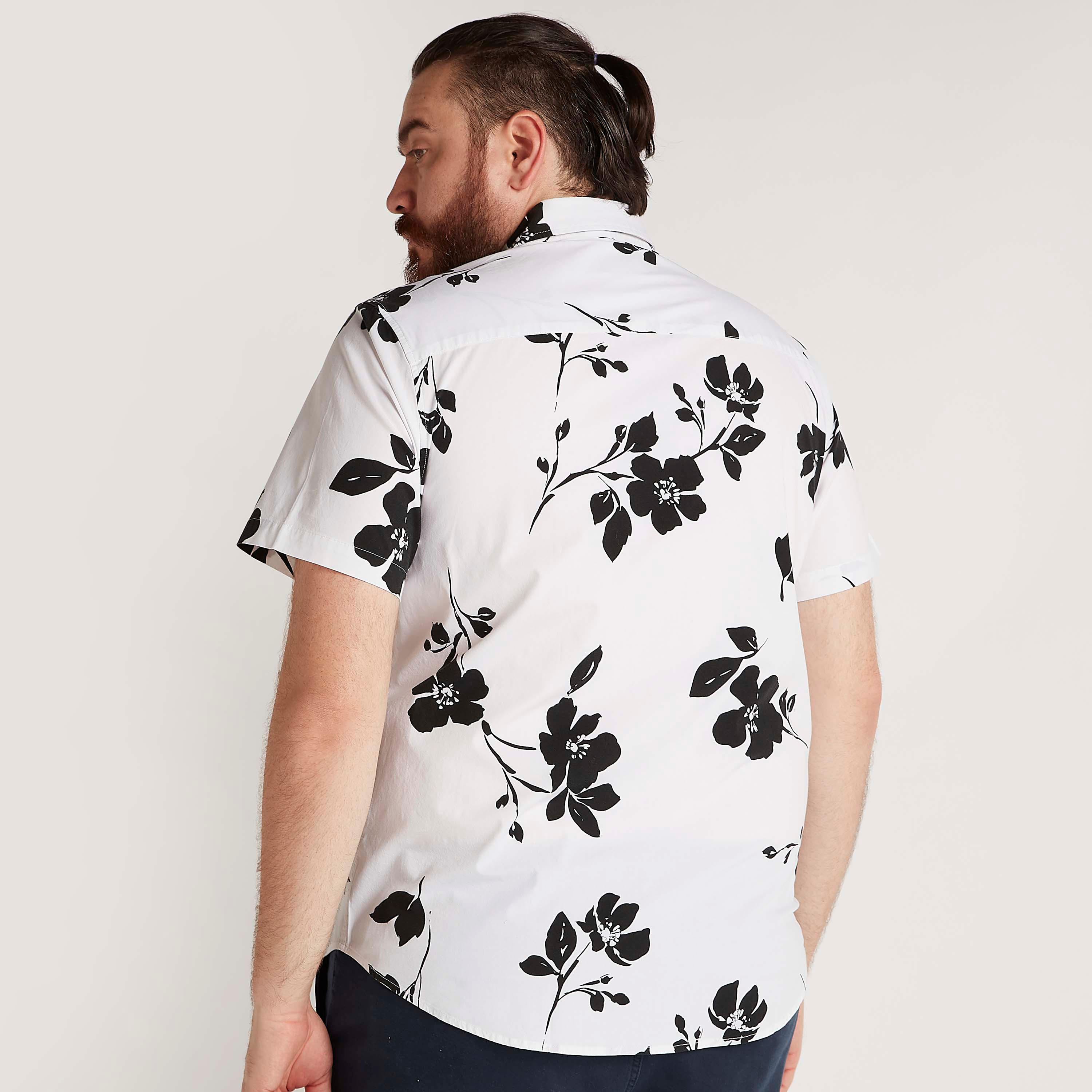 قميص بطبعات أزهار وأكمام قصيرة-men-clothing-shirts-image-4