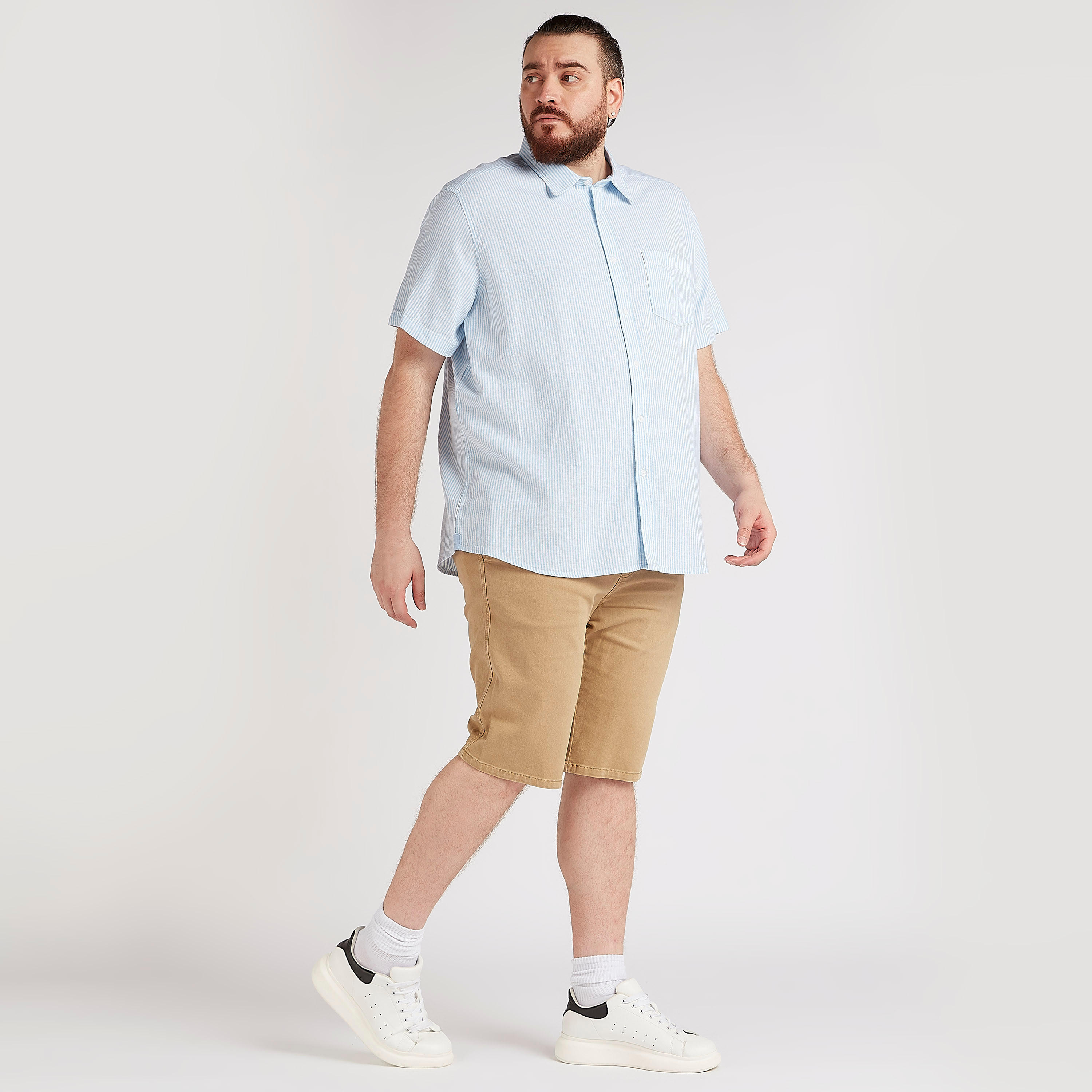 قميص مخطط بأكمام قصيرة وجيب على الصّدر-men-clothing-shirts-image-2