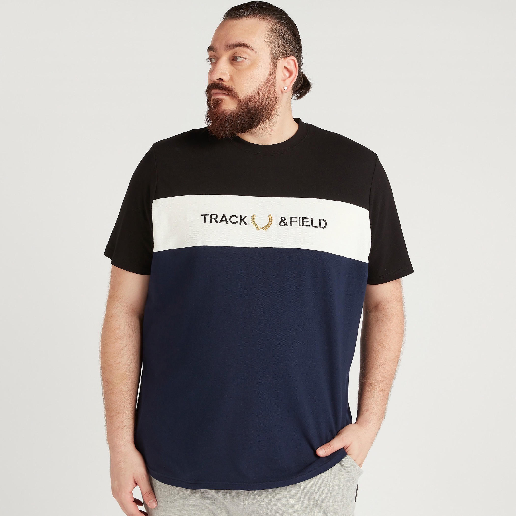 تيشيرت بتصاميم مغايرة وياقة ضيّقة وأكمام قصيرة-men-clothing-tshirtsandpolos-tshirts-image-1