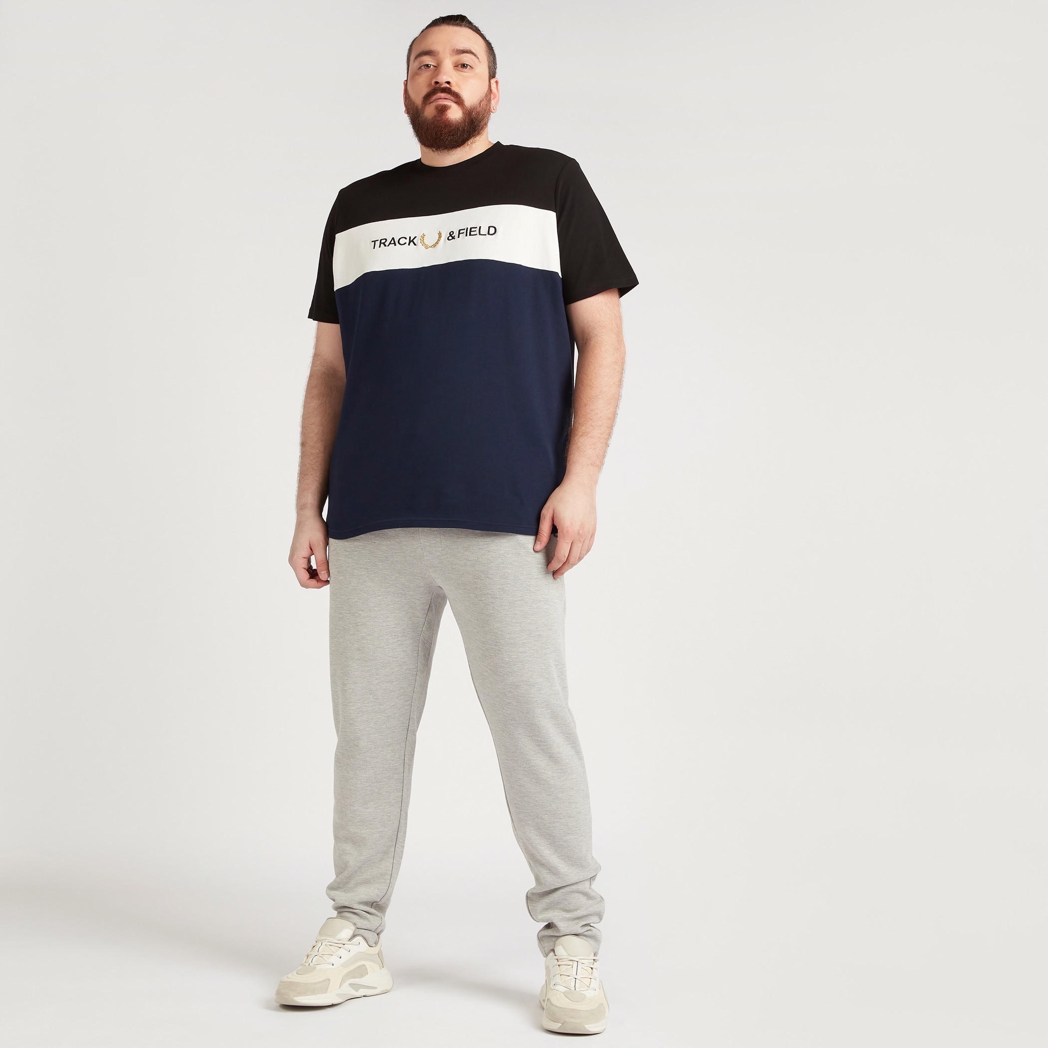 تيشيرت بتصاميم مغايرة وياقة ضيّقة وأكمام قصيرة-men-clothing-tshirtsandpolos-tshirts-image-2