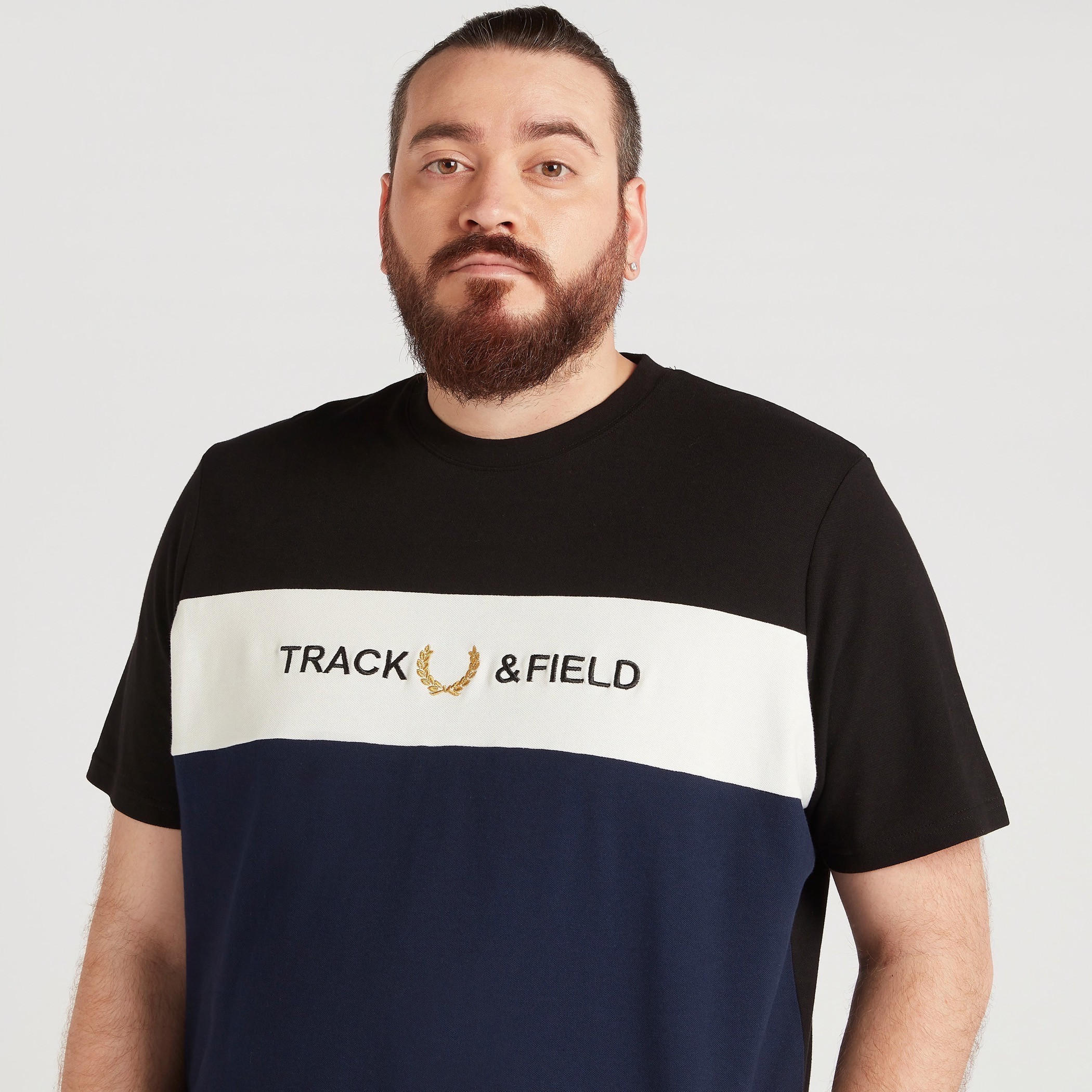 تيشيرت بتصاميم مغايرة وياقة ضيّقة وأكمام قصيرة-men-clothing-tshirtsandpolos-tshirts-image-3