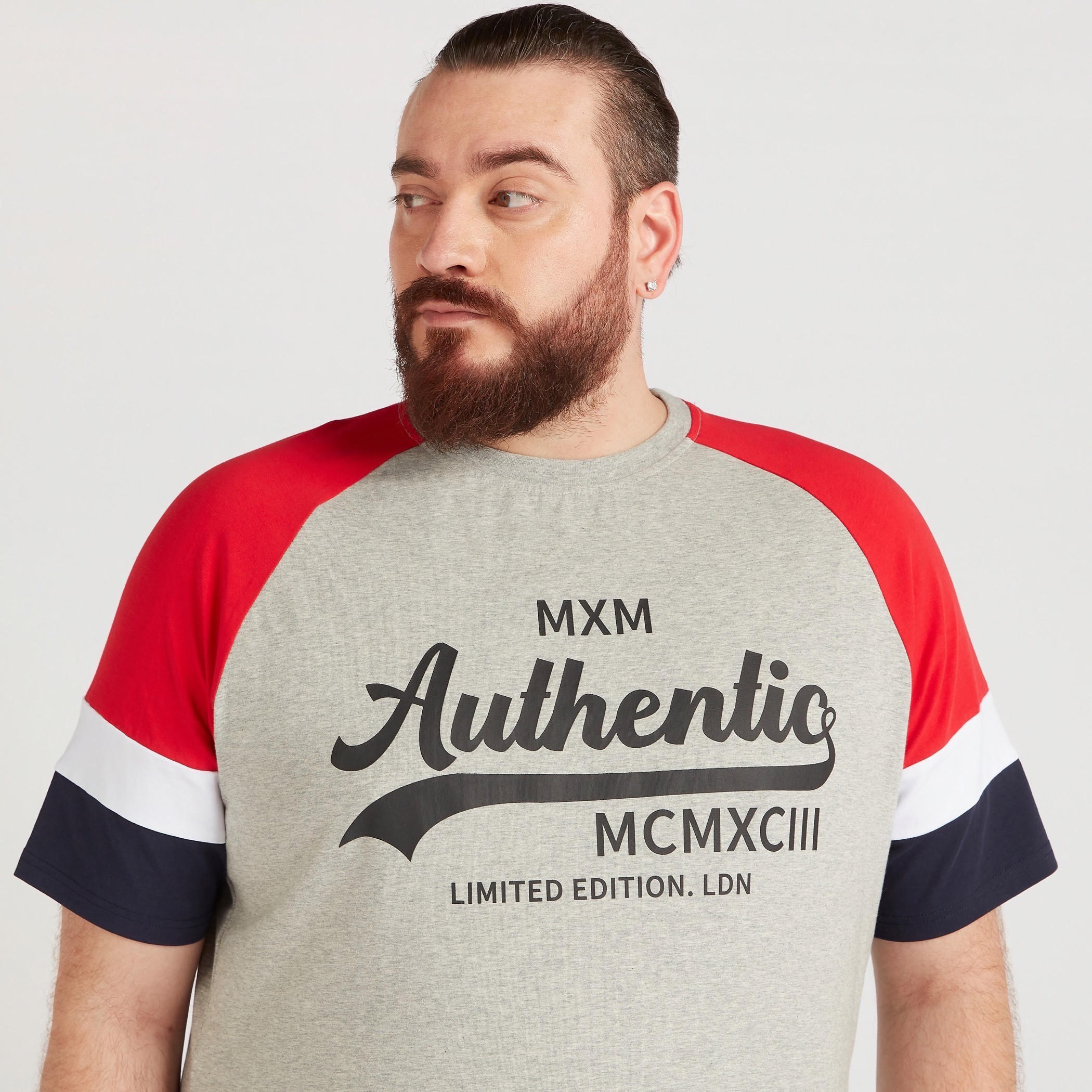 تيشيرت بياقة ضيّقة وأكمام قصيرة وطبعات-men-clothing-tshirtsandpolos-tshirts-image-3