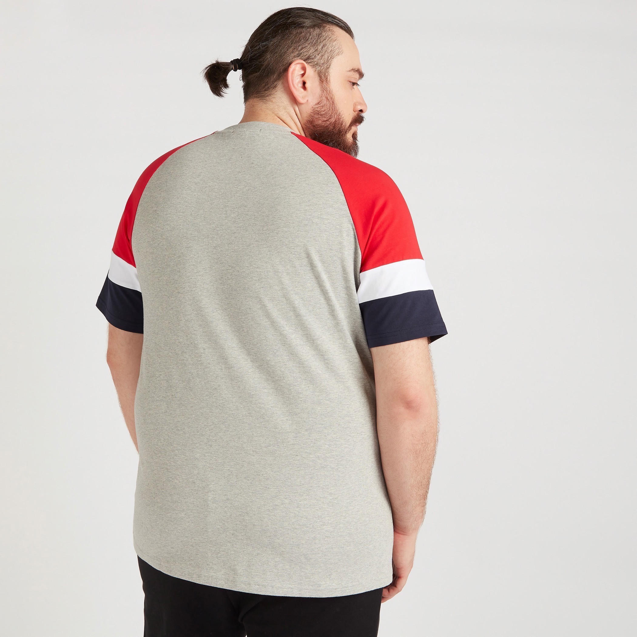 تيشيرت بياقة ضيّقة وأكمام قصيرة وطبعات-men-clothing-tshirtsandpolos-tshirts-image-4
