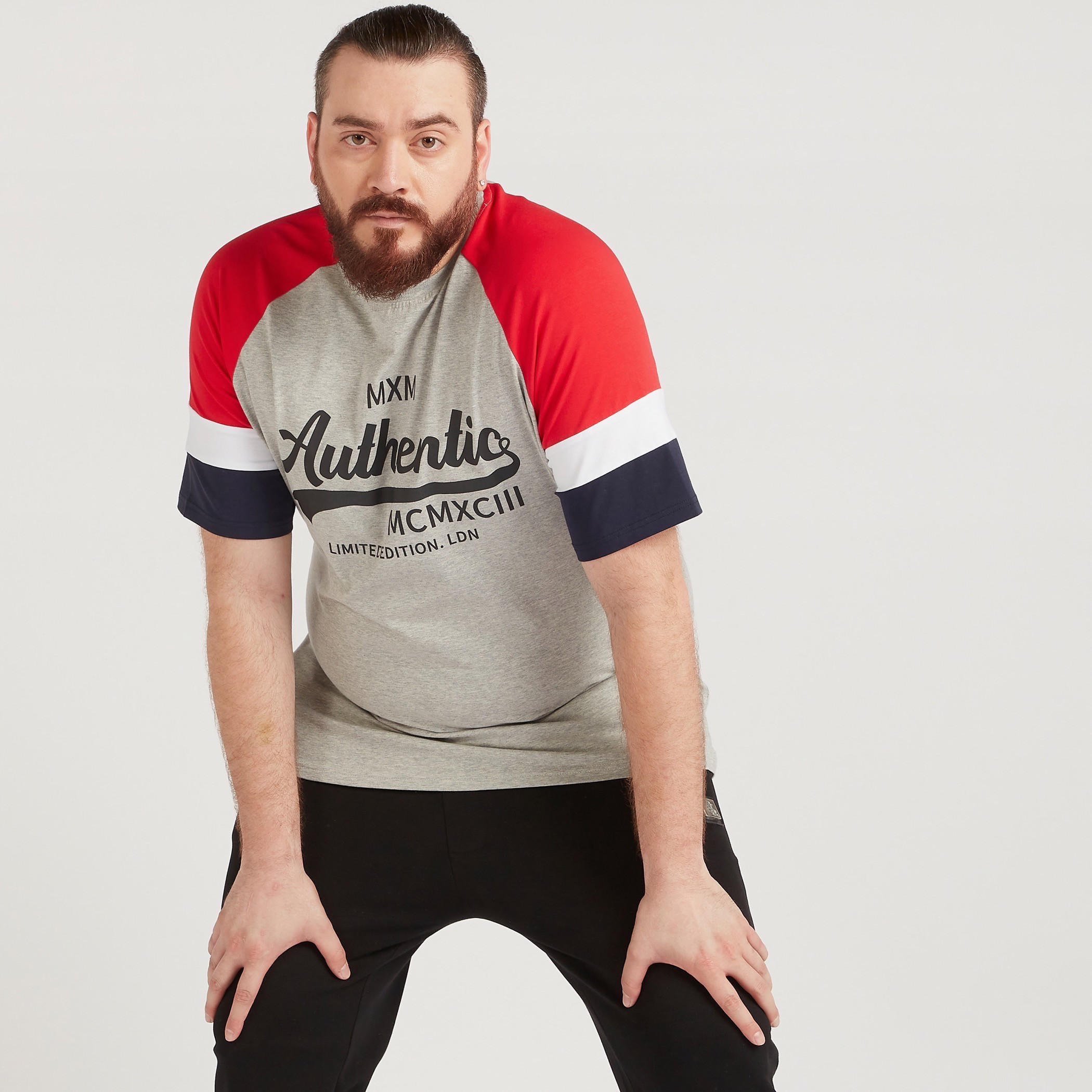 تيشيرت بياقة ضيّقة وأكمام قصيرة وطبعات-men-clothing-tshirtsandpolos-tshirts-image-5