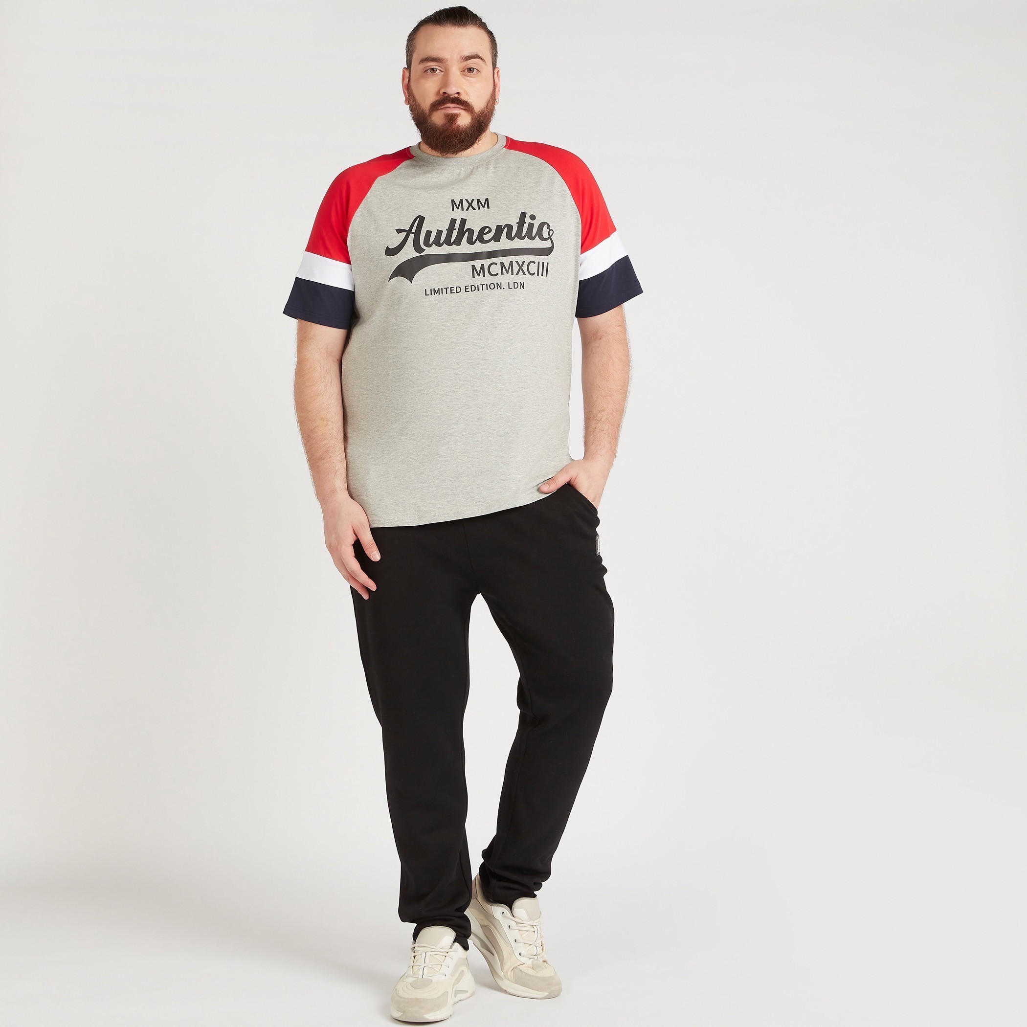 تيشيرت بياقة ضيّقة وأكمام قصيرة وطبعات-men-clothing-tshirtsandpolos-tshirts-image-6