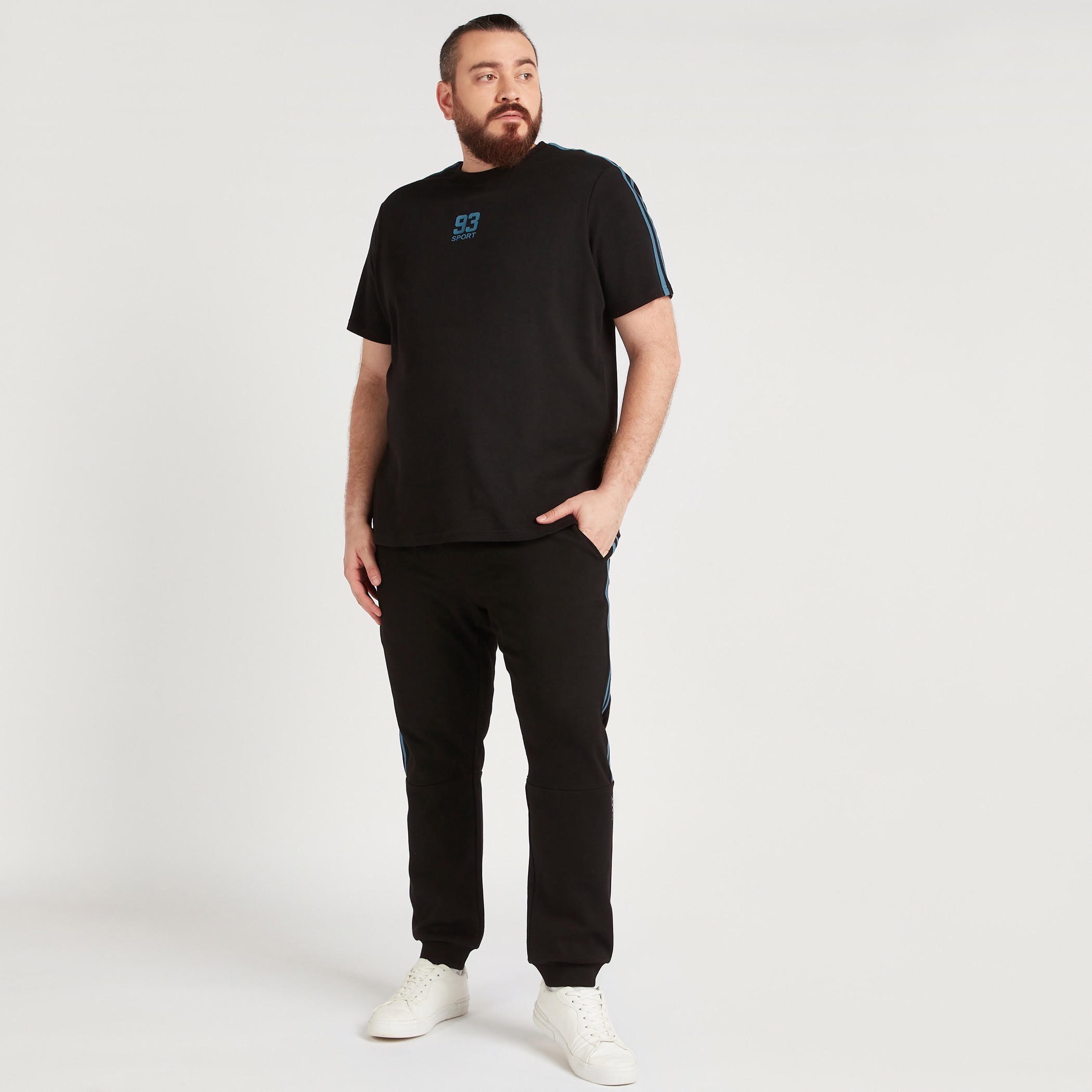 بنطلون رياضي سادة بخصر متوسّط الارتفاع ورباط إغلاق-men-clothing-bottoms-joggers-image-1