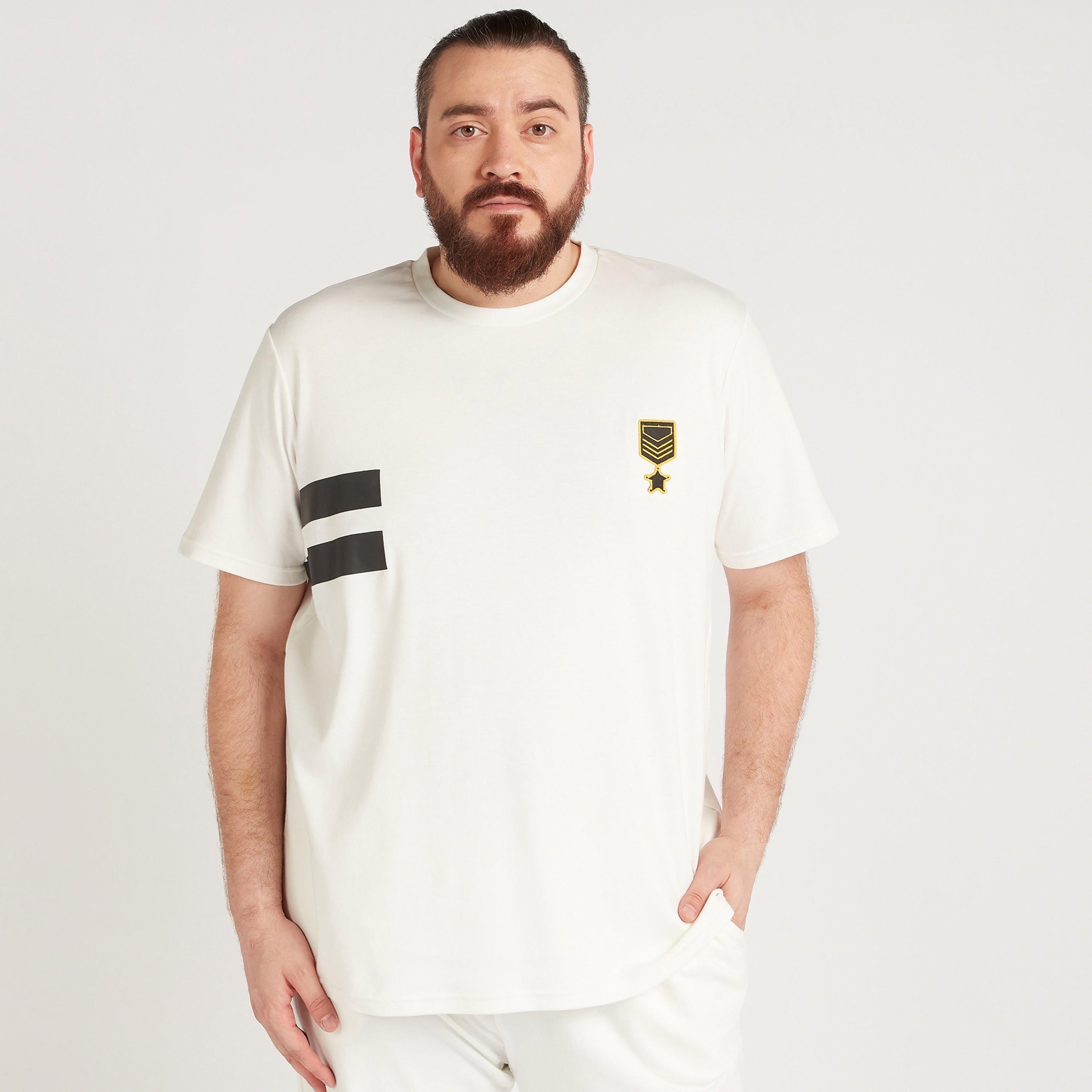 تيشيرت مقلّم بياقة ضيّقة وأكمام قصيرة-men-clothing-tshirtsandpolos-tshirts-image-1