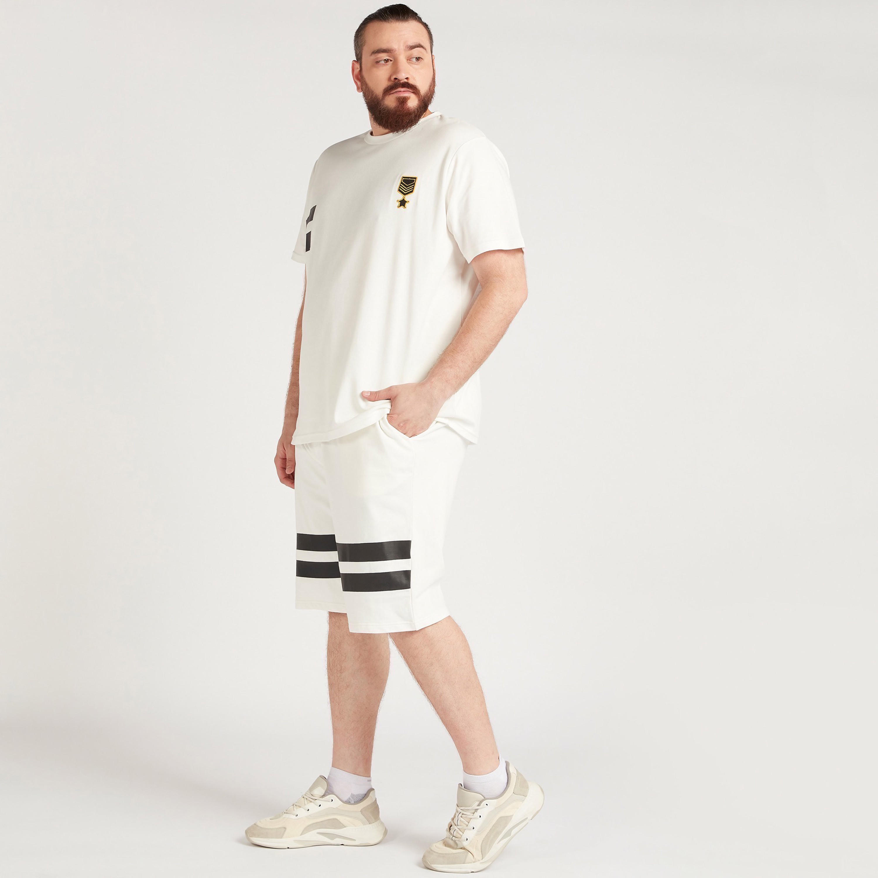 تيشيرت مقلّم بياقة ضيّقة وأكمام قصيرة-men-clothing-tshirtsandpolos-tshirts-image-2