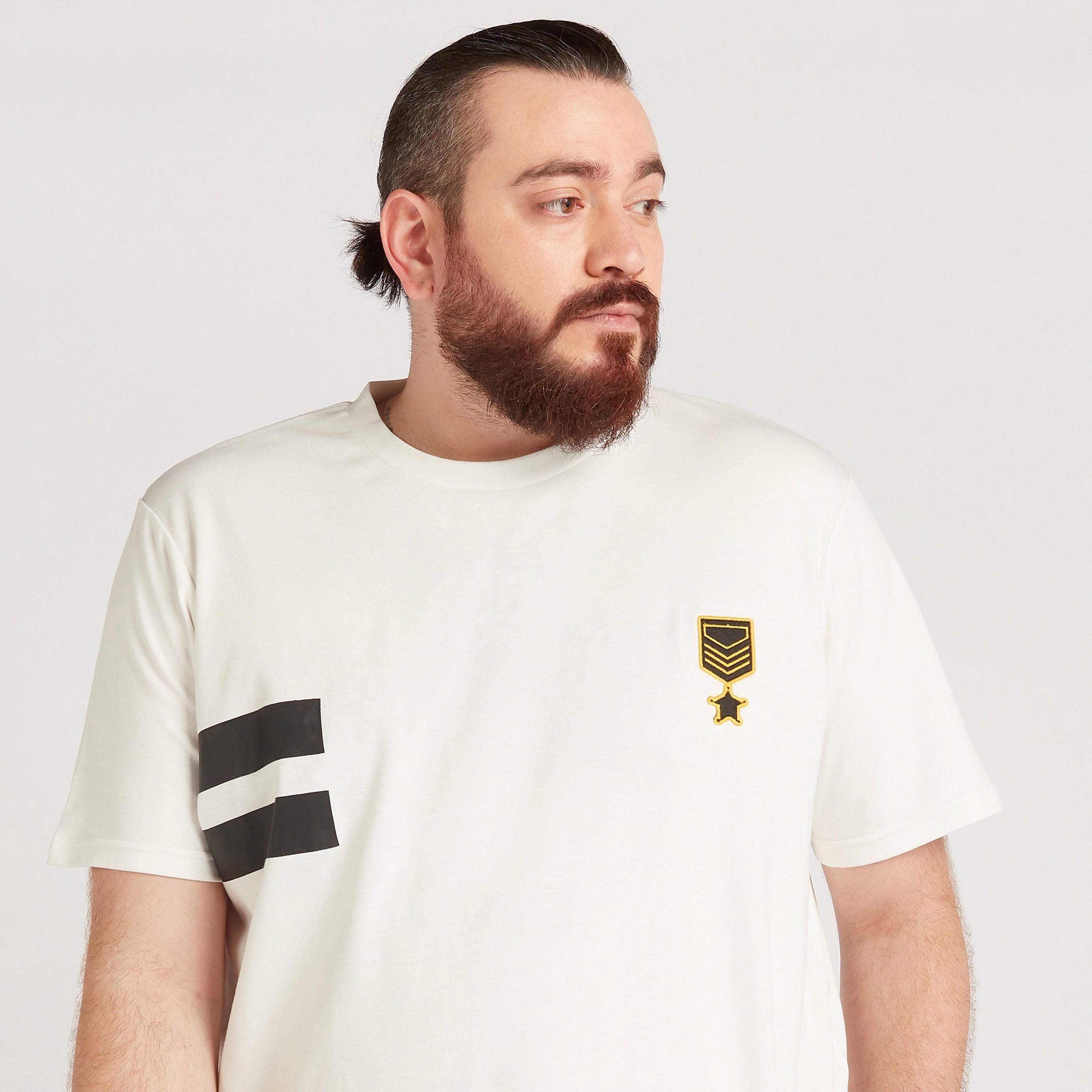 تيشيرت مقلّم بياقة ضيّقة وأكمام قصيرة-men-clothing-tshirtsandpolos-tshirts-image-3