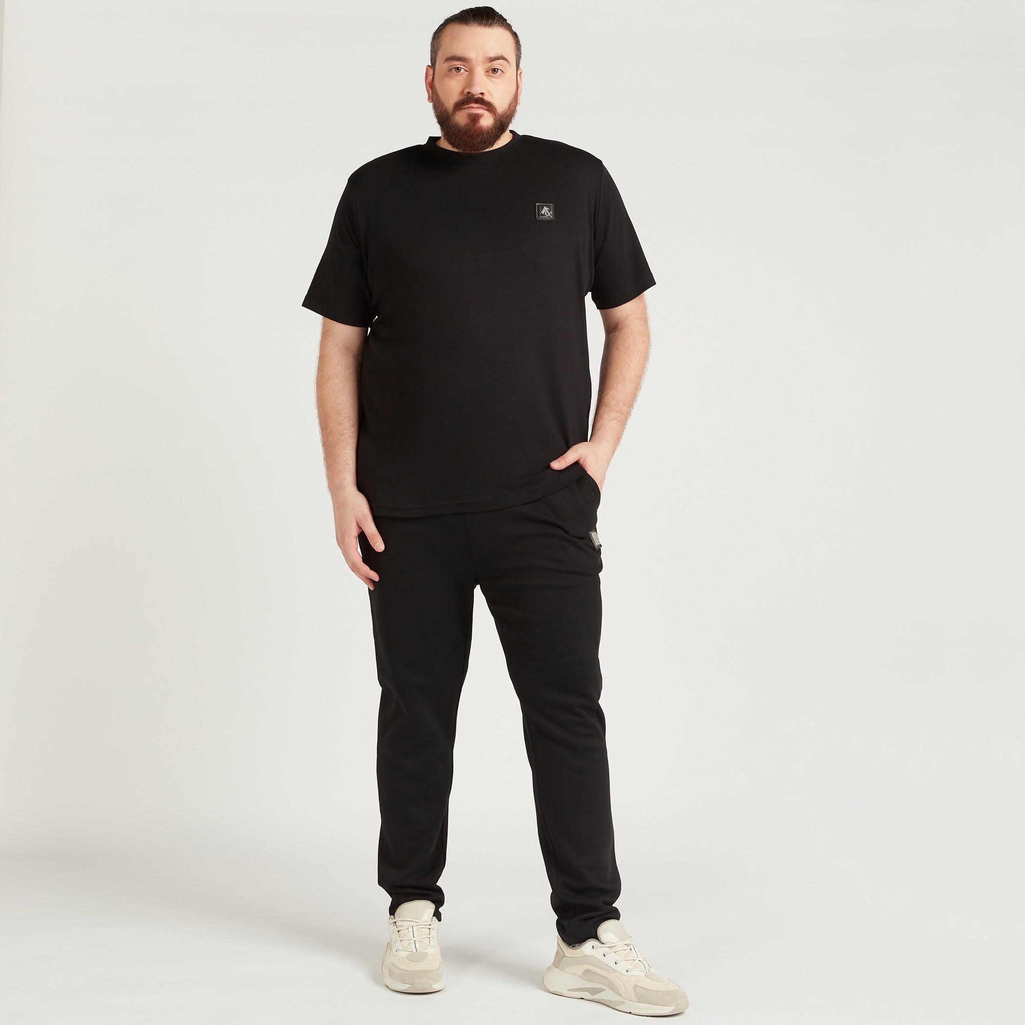 تيشيرت سادة بياقة ضيّقة وأكمام قصيرة-men-clothing-tshirtsandpolos-tshirts-image-2