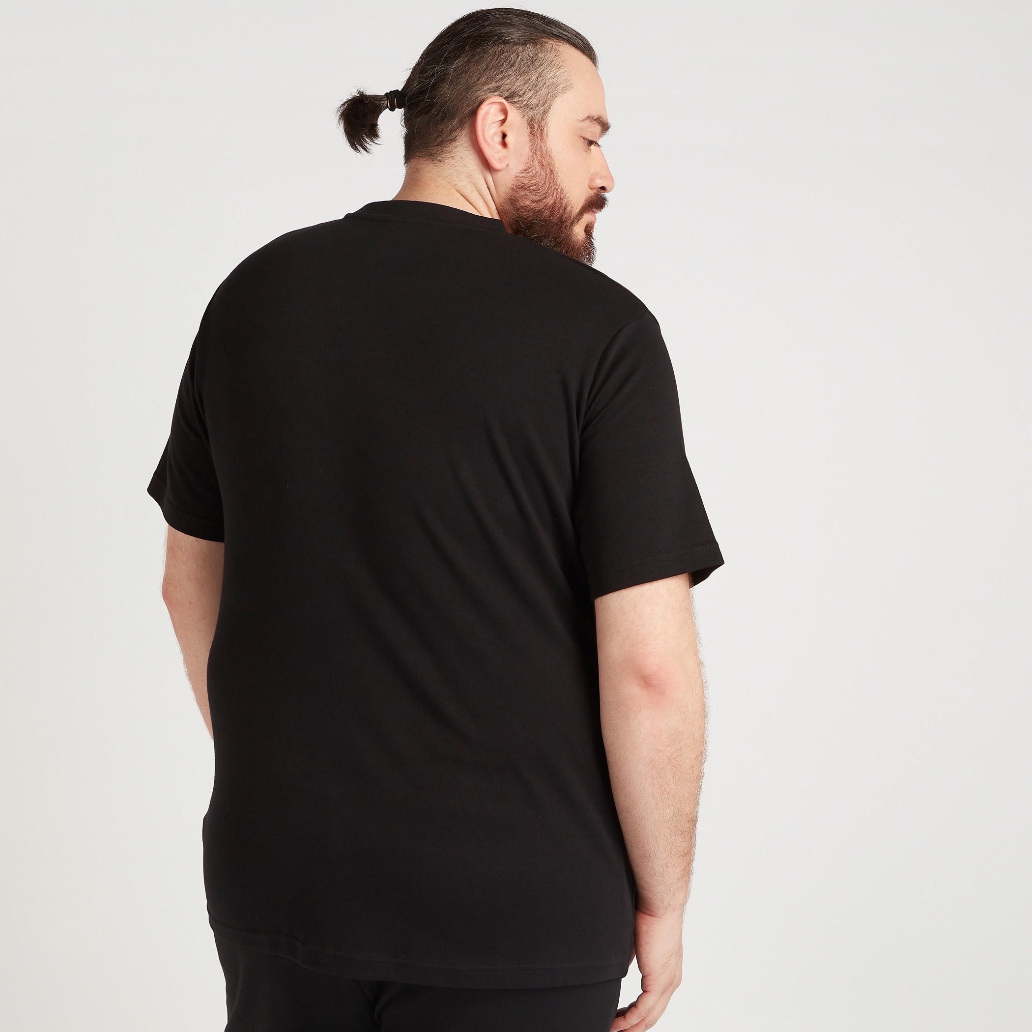 تيشيرت سادة بياقة ضيّقة وأكمام قصيرة-men-clothing-tshirtsandpolos-tshirts-image-4