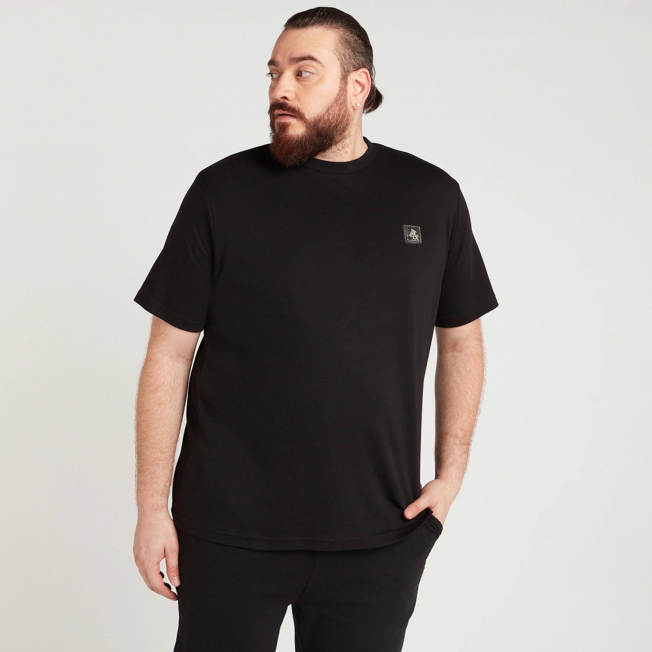 تيشيرت سادة بياقة ضيّقة وأكمام قصيرة-men-clothing-tshirtsandpolos-tshirts-image-5