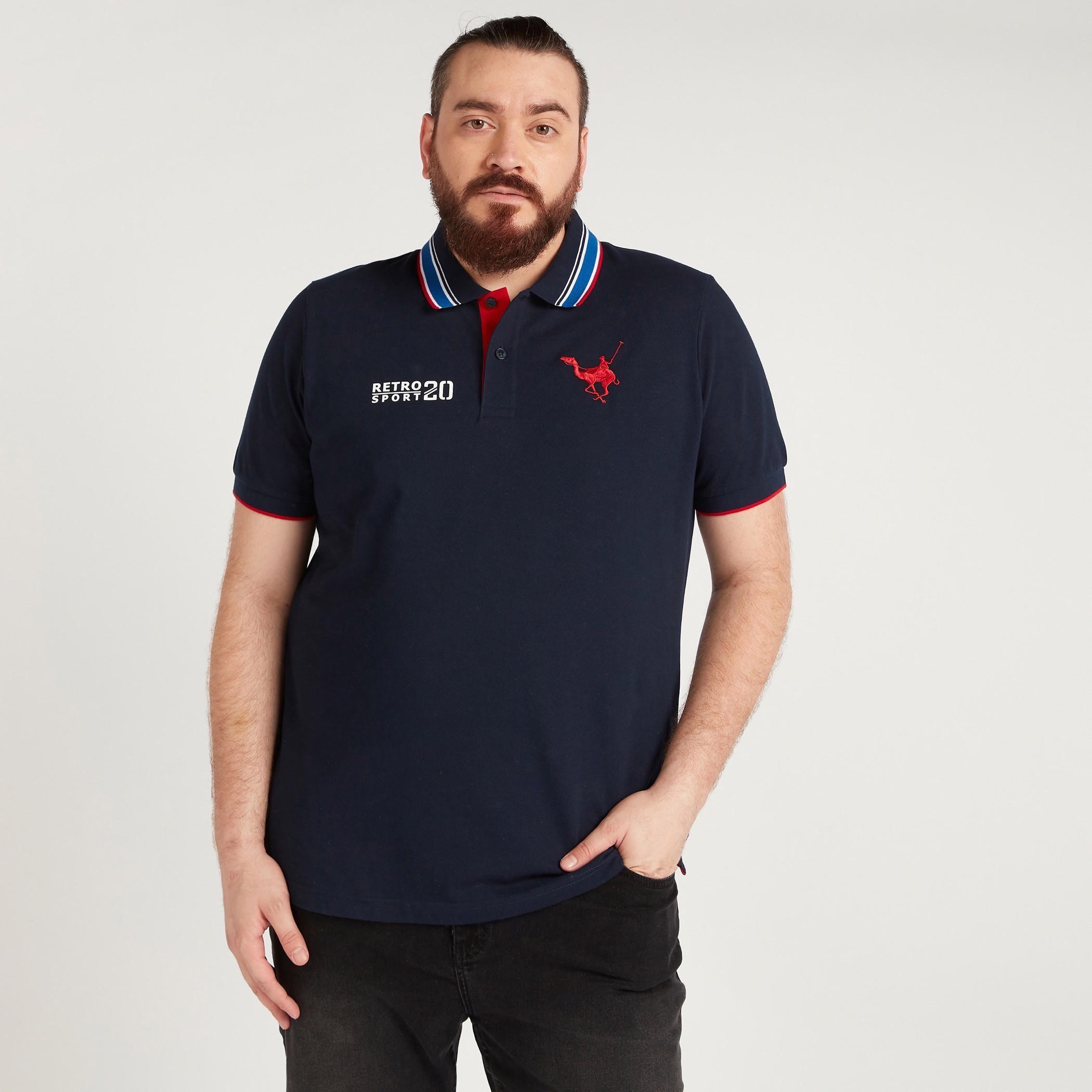 تيشيرت بولو مطرّز بياقة مقلّمة-men-clothing-tshirtsandpolos-polos-image-5