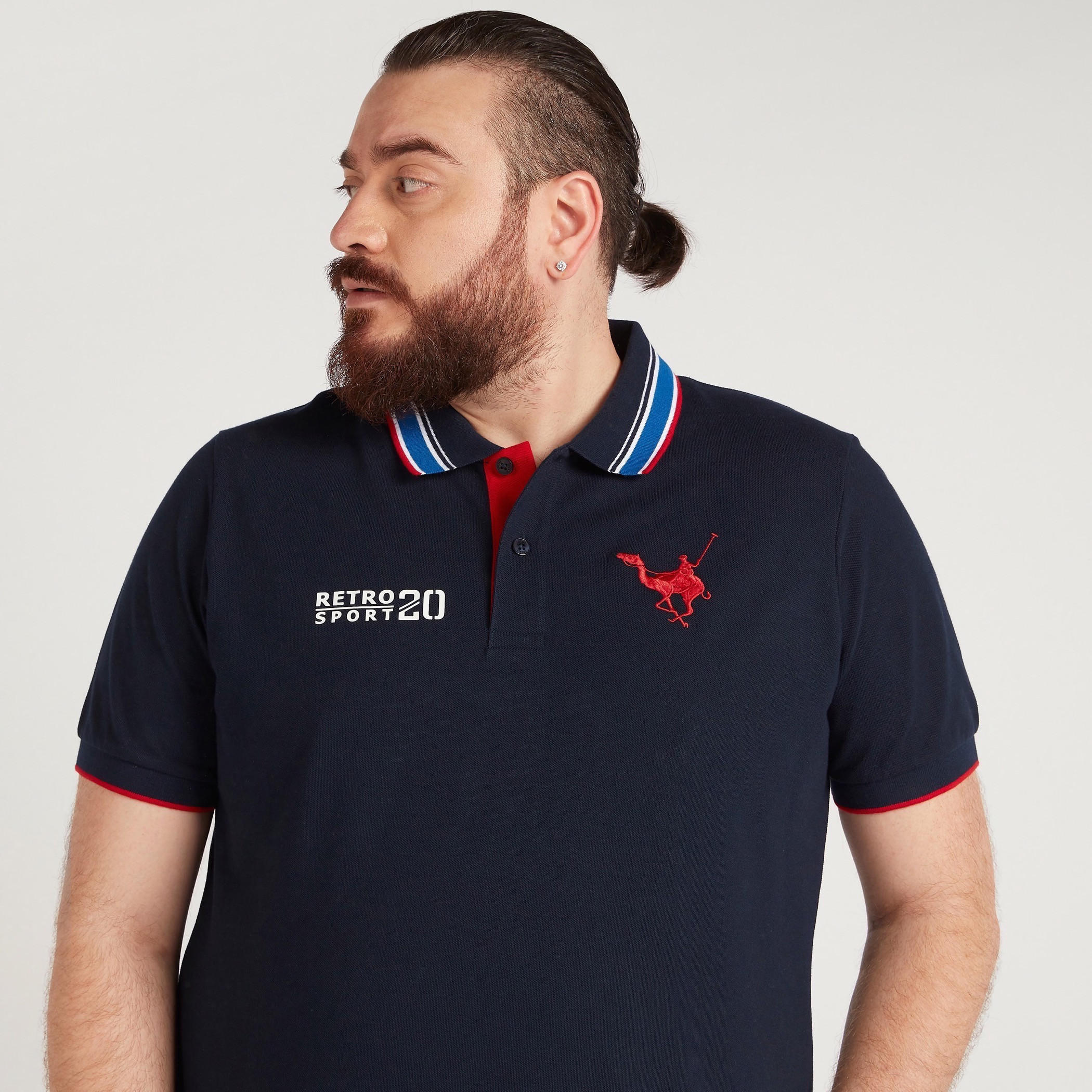 تيشيرت بولو مطرّز بياقة مقلّمة-men-clothing-tshirtsandpolos-polos-image-3