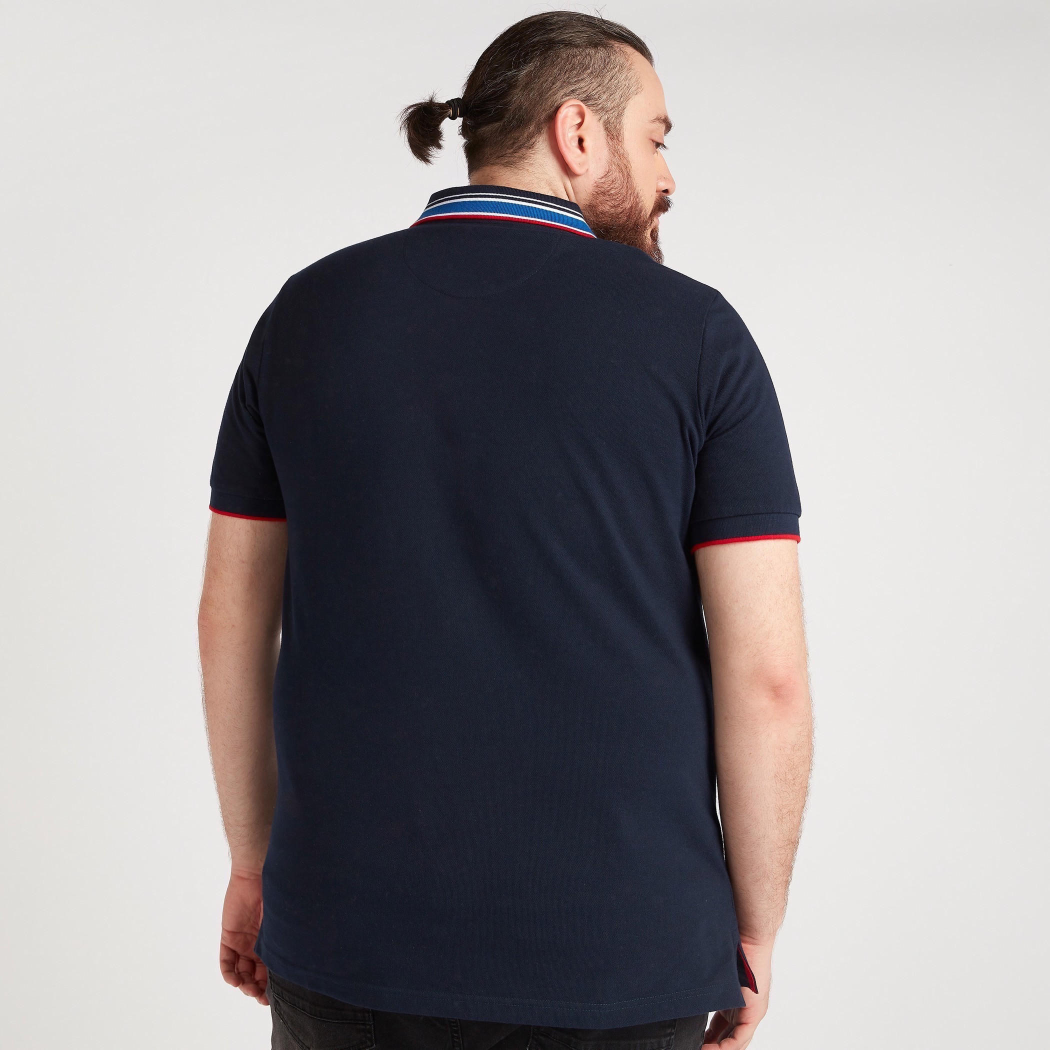 تيشيرت بولو مطرّز بياقة مقلّمة-men-clothing-tshirtsandpolos-polos-image-2