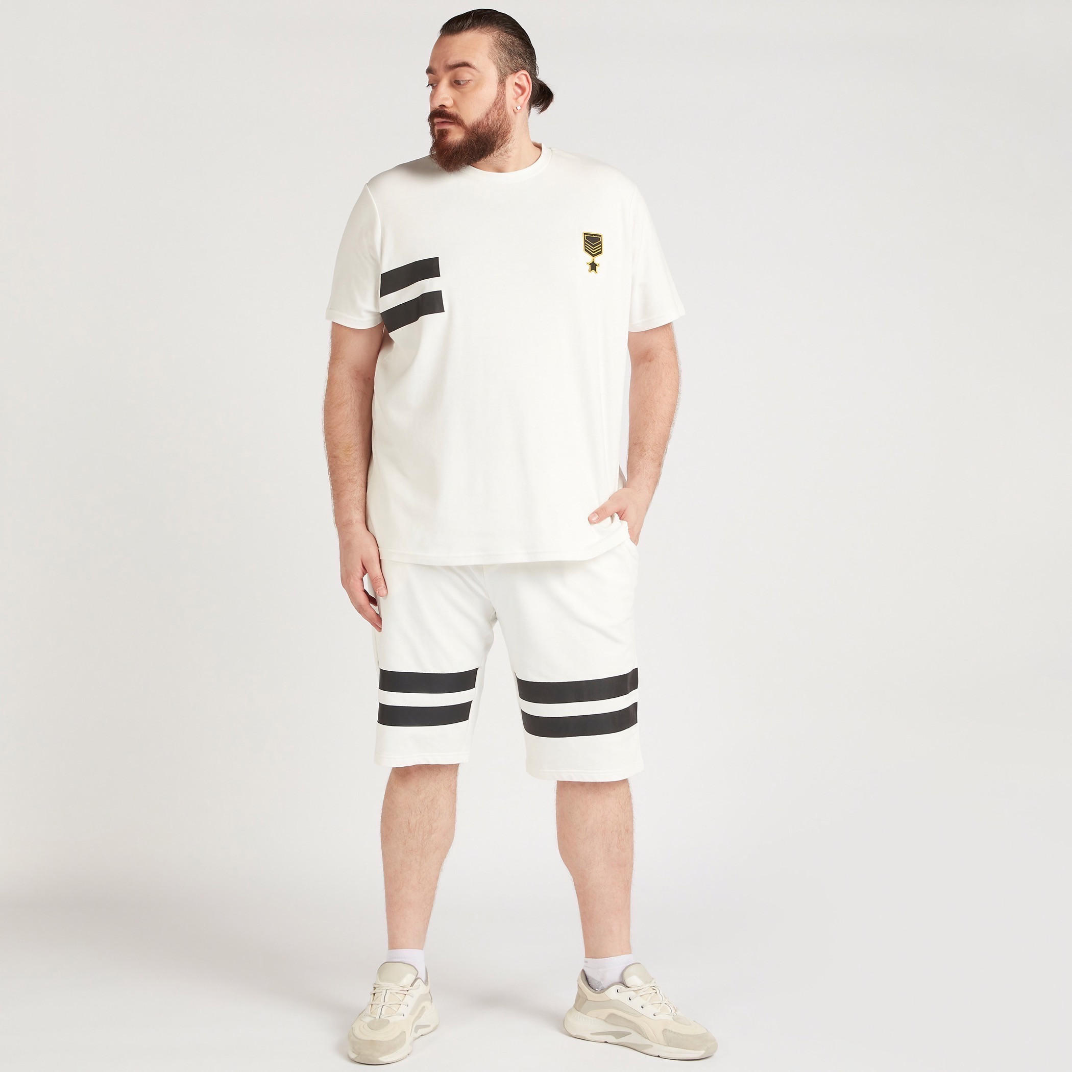 شورت مقلّم برباط إغلاق وخصر متوسّط الارتفاع-men-clothing-bottoms-shorts-image-2