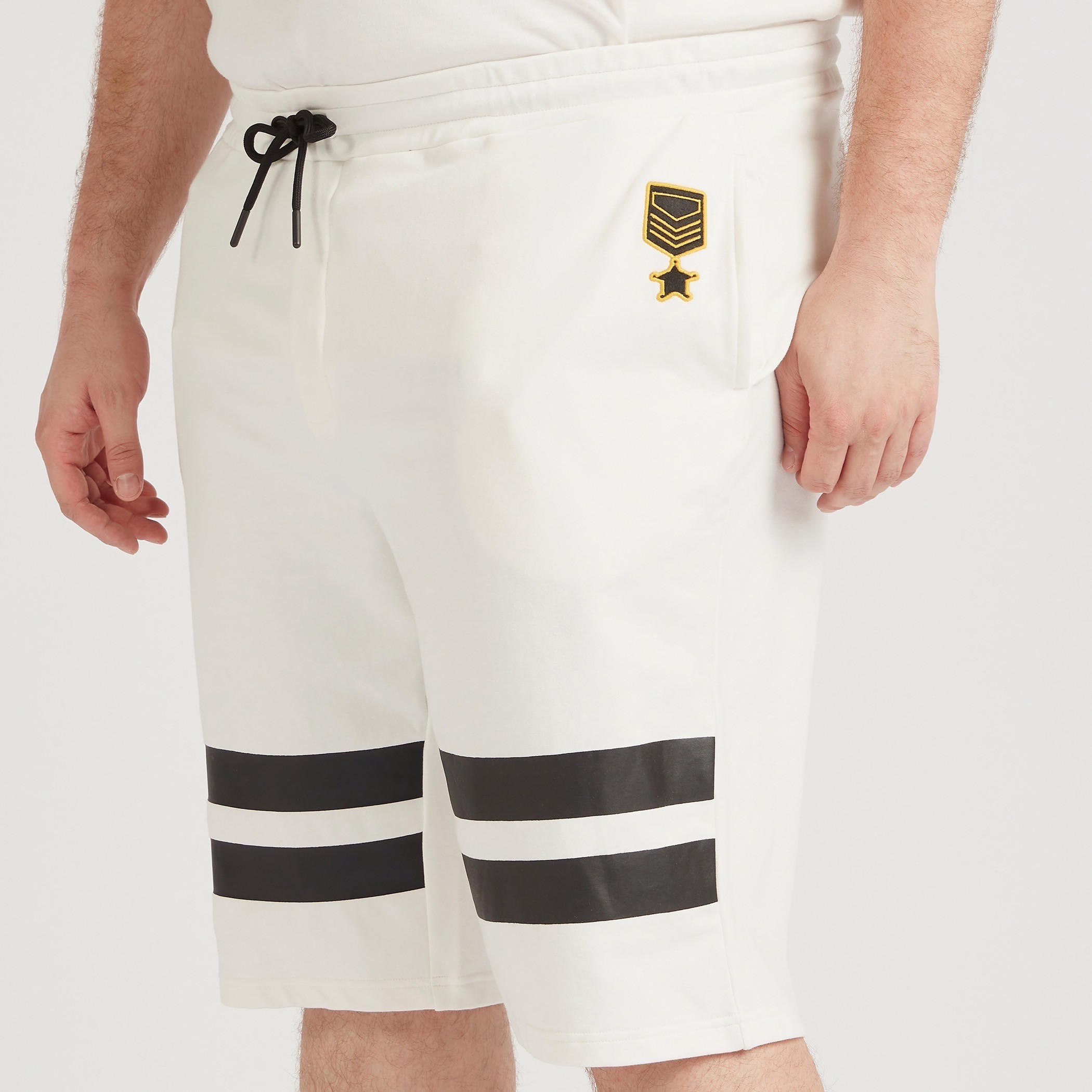 شورت مقلّم برباط إغلاق وخصر متوسّط الارتفاع-men-clothing-bottoms-shorts-image-3