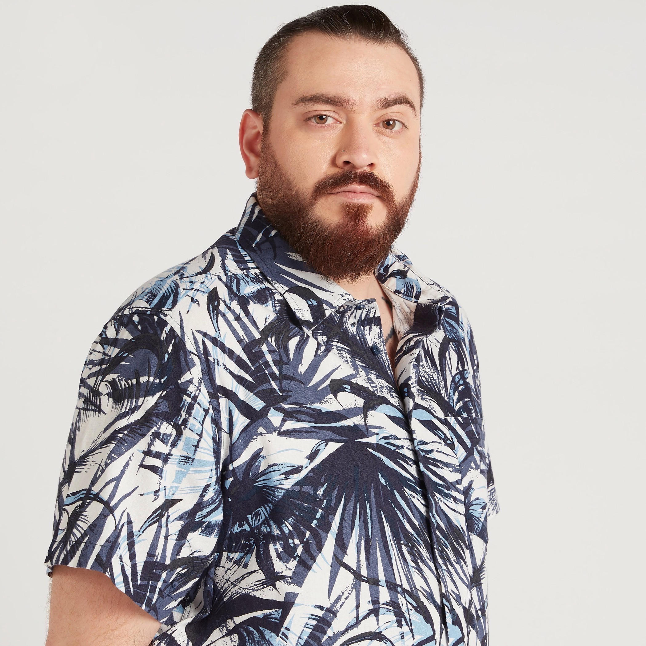 قميص بأكمام قصيرة وزر علوي وطبعات-men-clothing-shirts-image-3