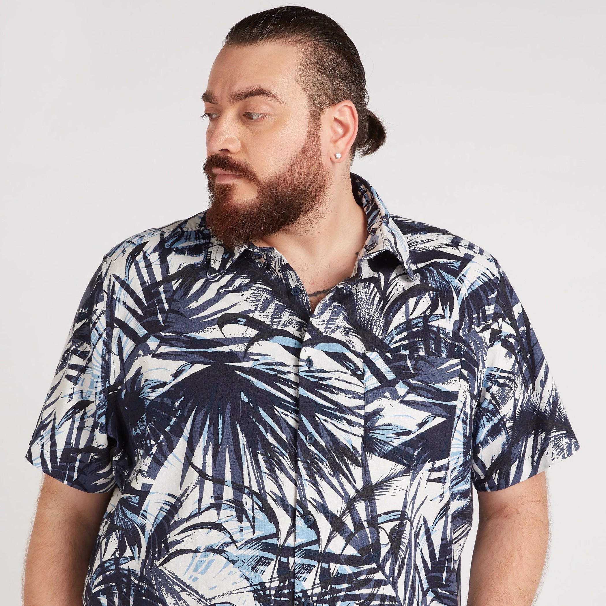 قميص بأكمام قصيرة وزر علوي وطبعات-men-clothing-shirts-image-6