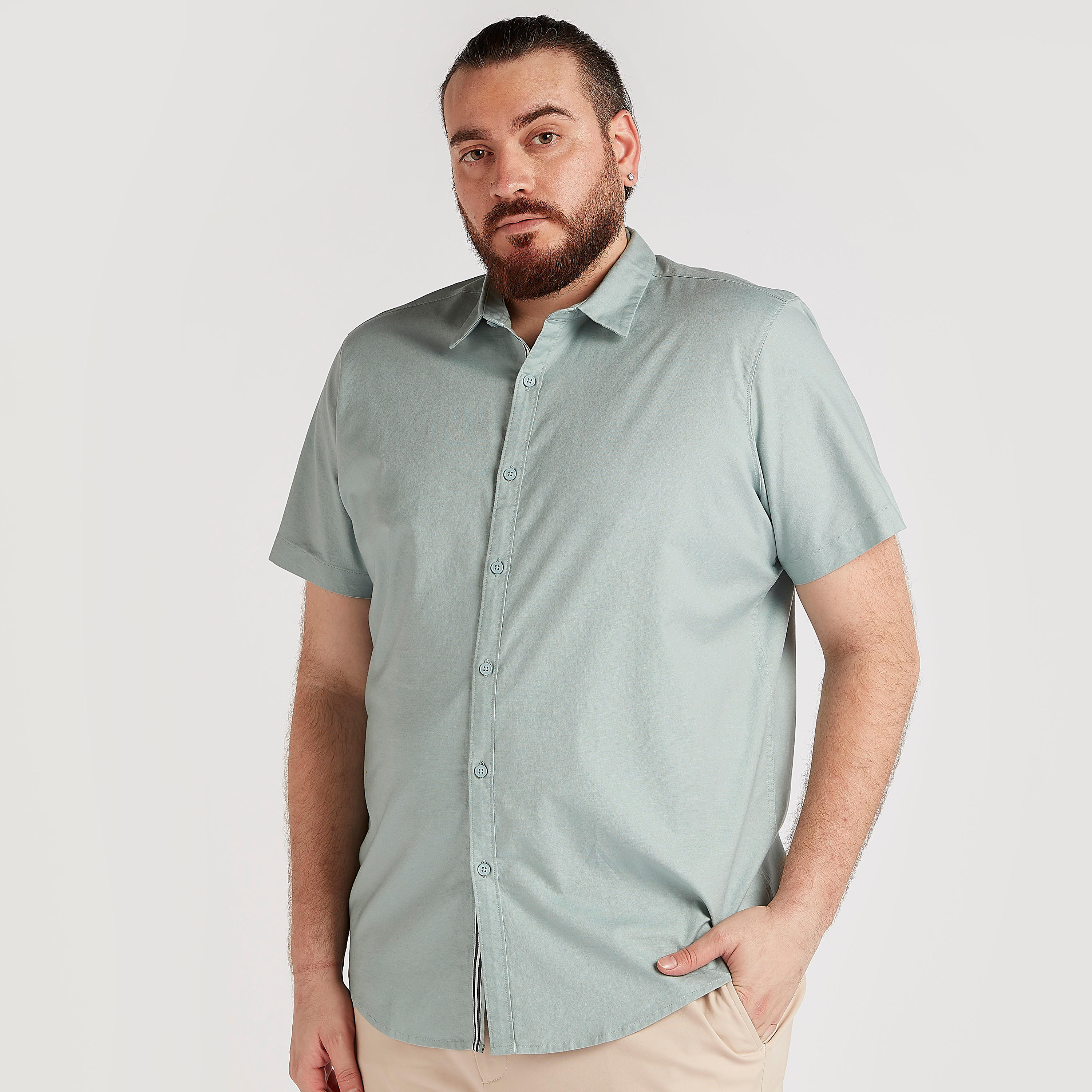 قميص بارز الملمس بأكمام قصيرة وزر إغلاق-men-clothing-shirts-image-1