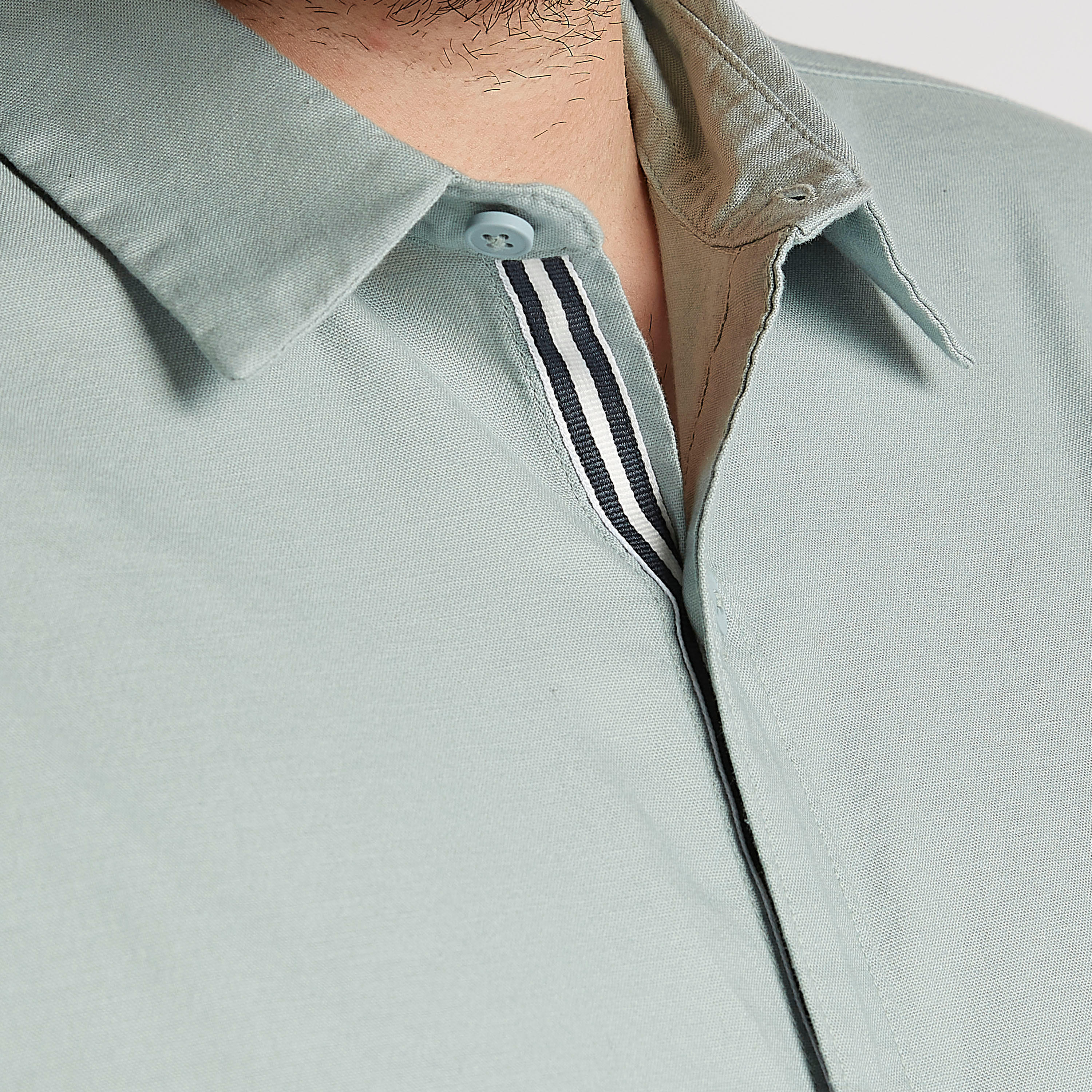 قميص بارز الملمس بأكمام قصيرة وزر إغلاق-men-clothing-shirts-image-3