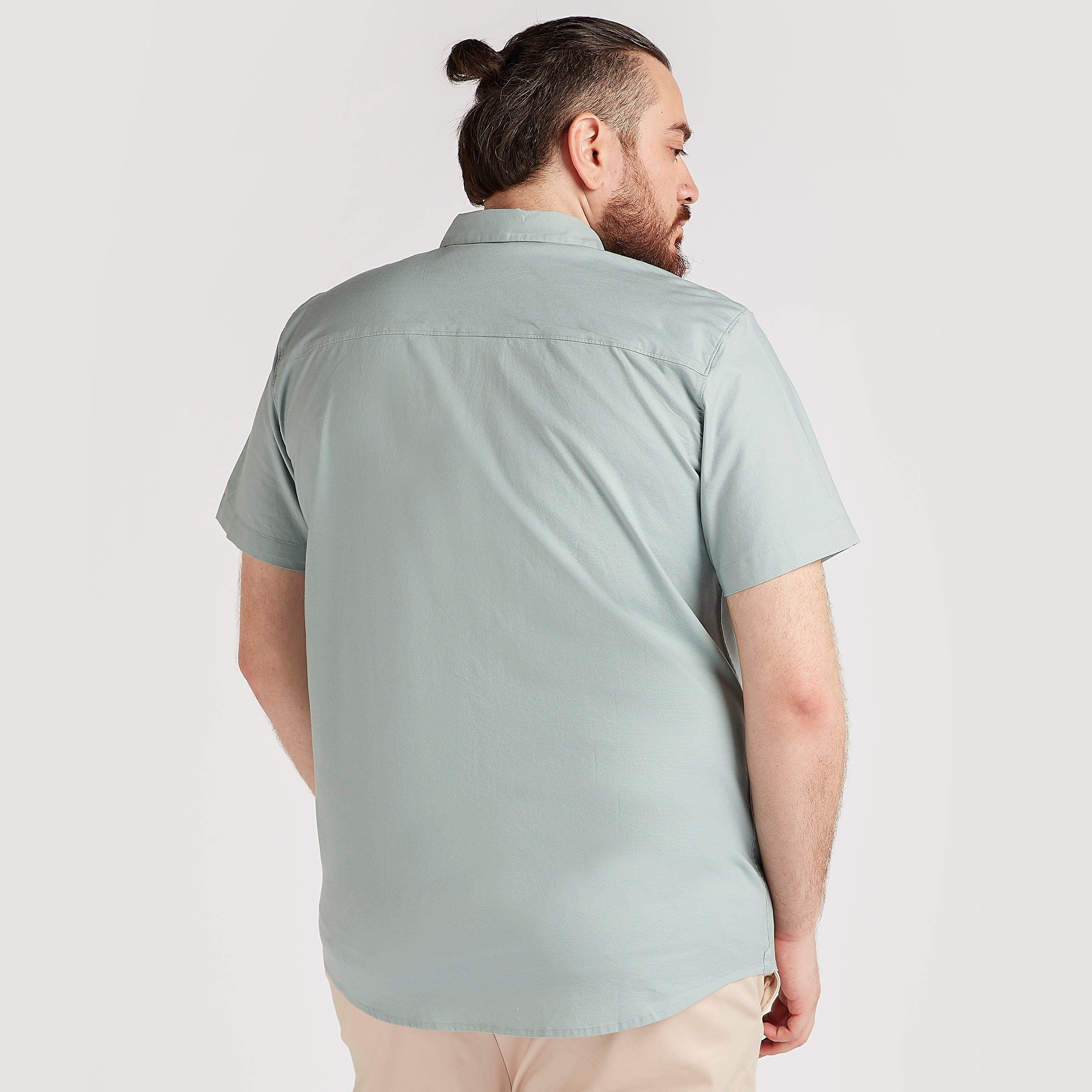 قميص بارز الملمس بأكمام قصيرة وزر إغلاق-men-clothing-shirts-image-4