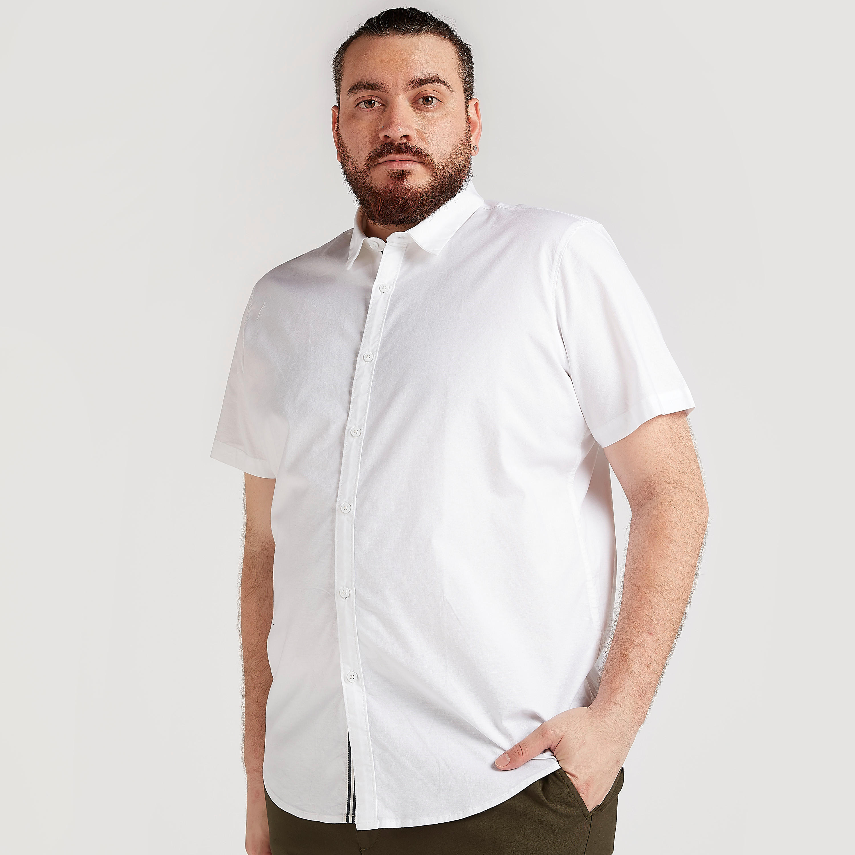 قميص بارز الملمس بأكمام قصيرة وزر إغلاق-men-clothing-shirts-image-5