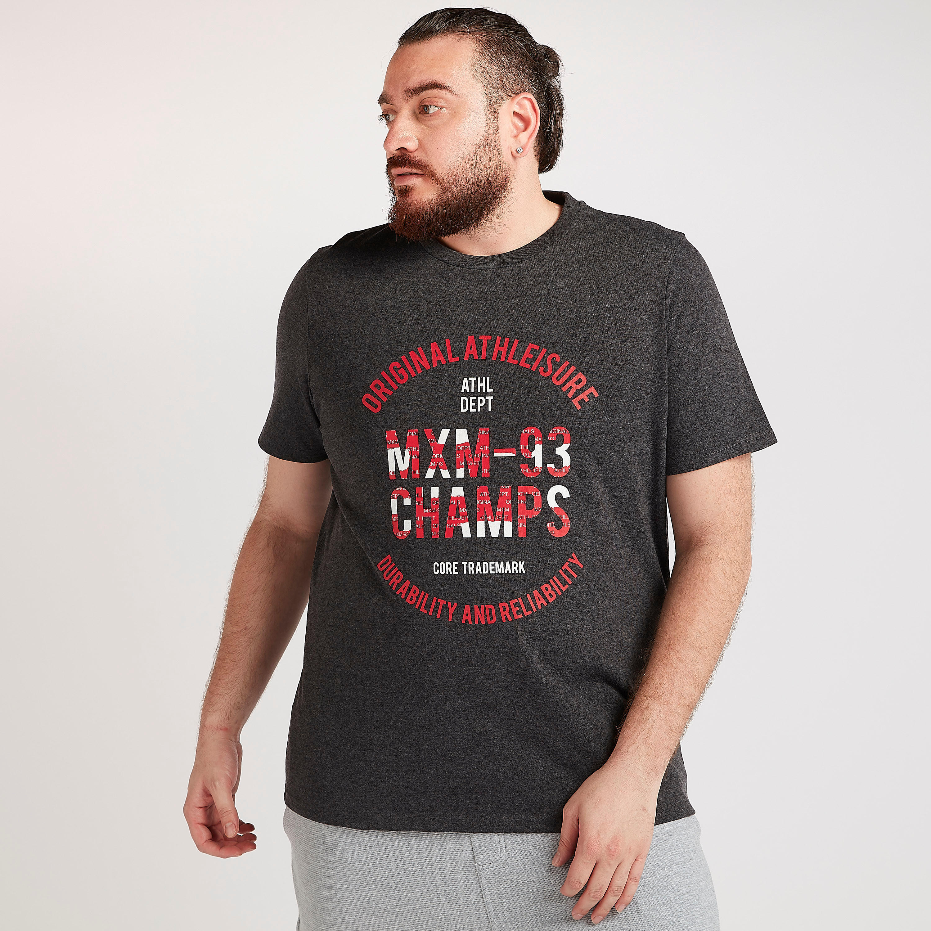 تيشيرت بياقة ضيّقة وأكمام قصيرة وطبعات-men-clothing-tshirtsandpolos-tshirts-image-1