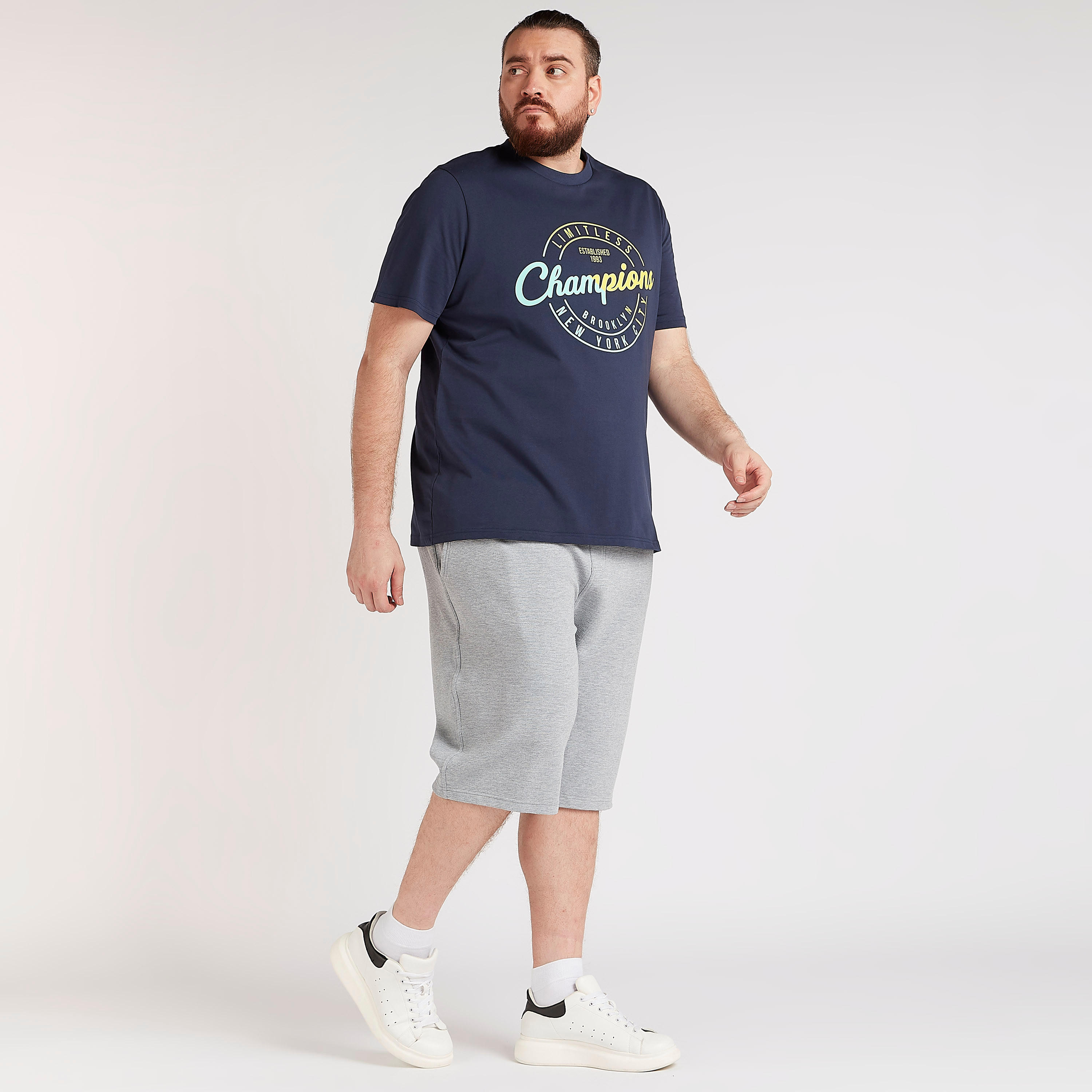تيشيرت بياقة ضيّقة وأكمام قصيرة وطبعات-men-clothing-tshirtsandpolos-tshirts-image-2