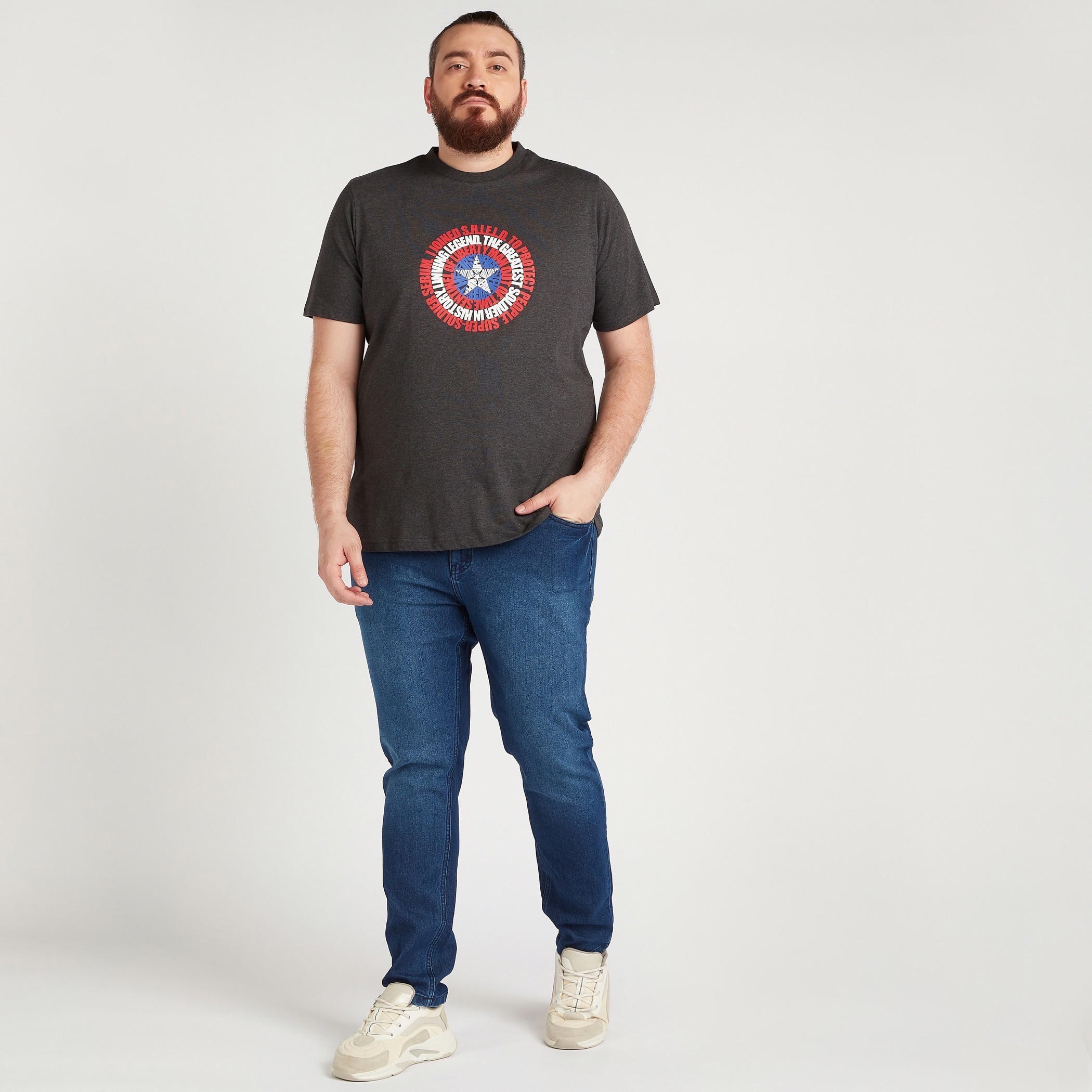 تيشيرت بياقة ضيّقة وأكمام قصيرة وطبعات كابتن أميريكا-men-clothing-tshirtsandpolos-tshirts-image-2