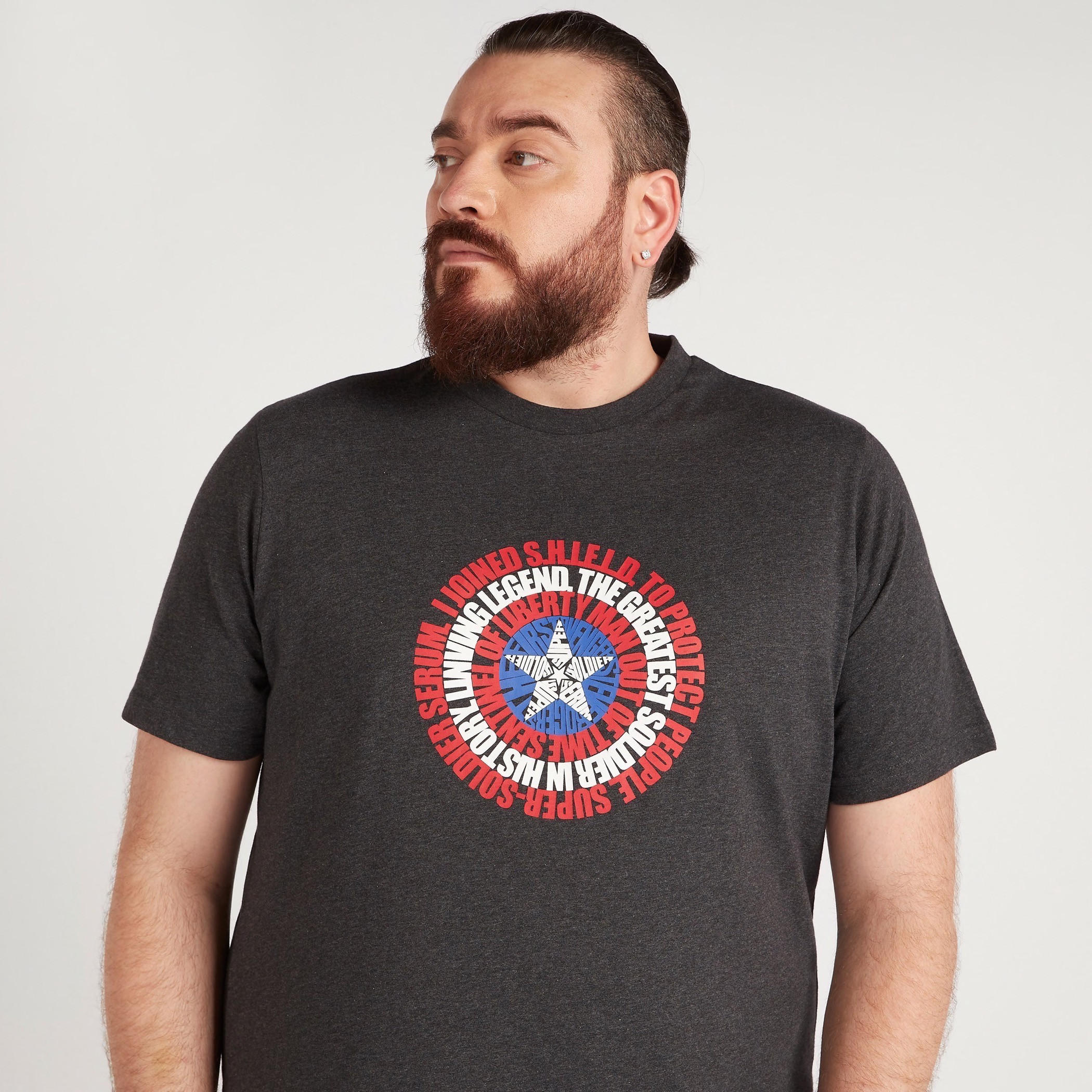 تيشيرت بياقة ضيّقة وأكمام قصيرة وطبعات كابتن أميريكا-men-clothing-tshirtsandpolos-tshirts-image-3