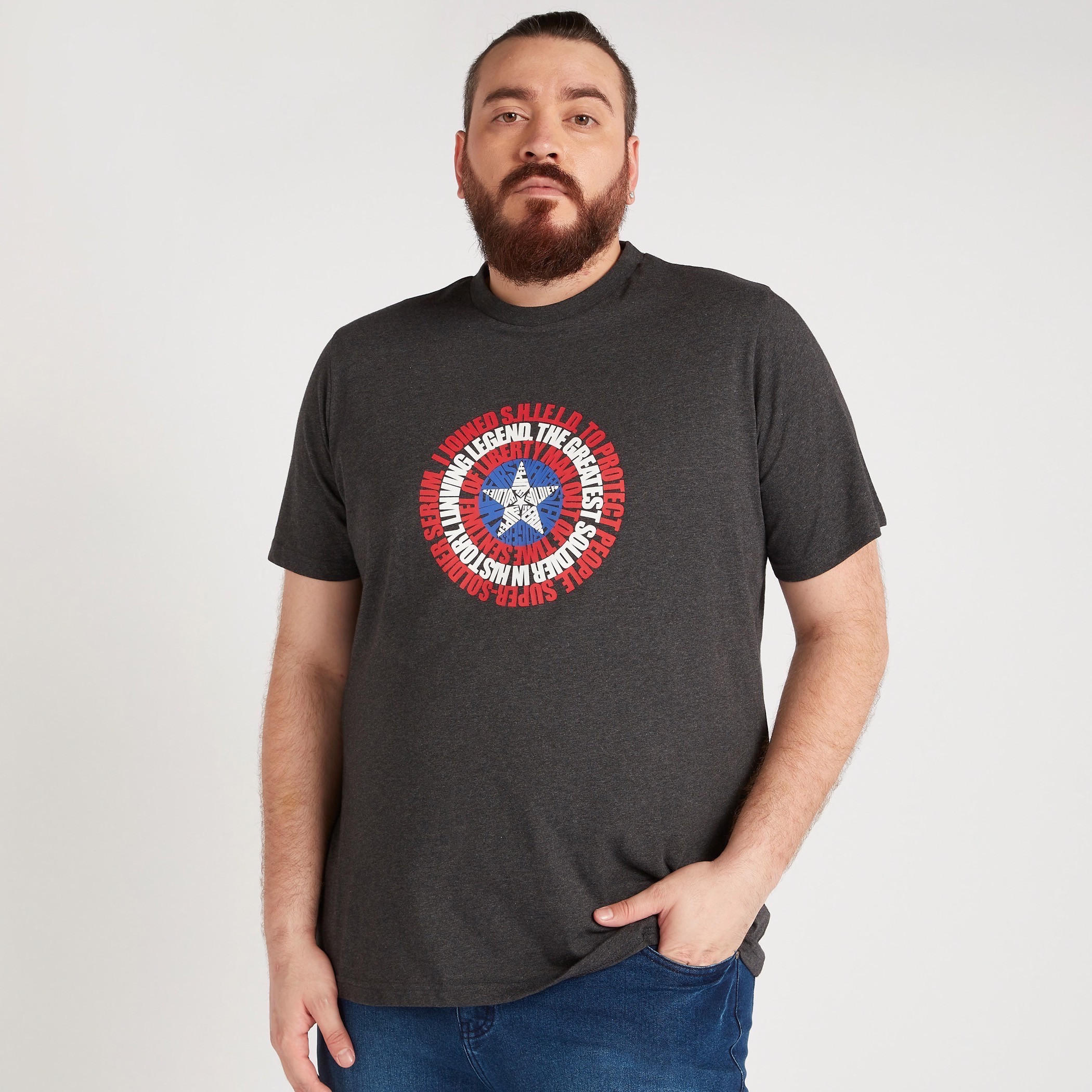 تيشيرت بياقة ضيّقة وأكمام قصيرة وطبعات كابتن أميريكا-men-clothing-tshirtsandpolos-tshirts-image-5