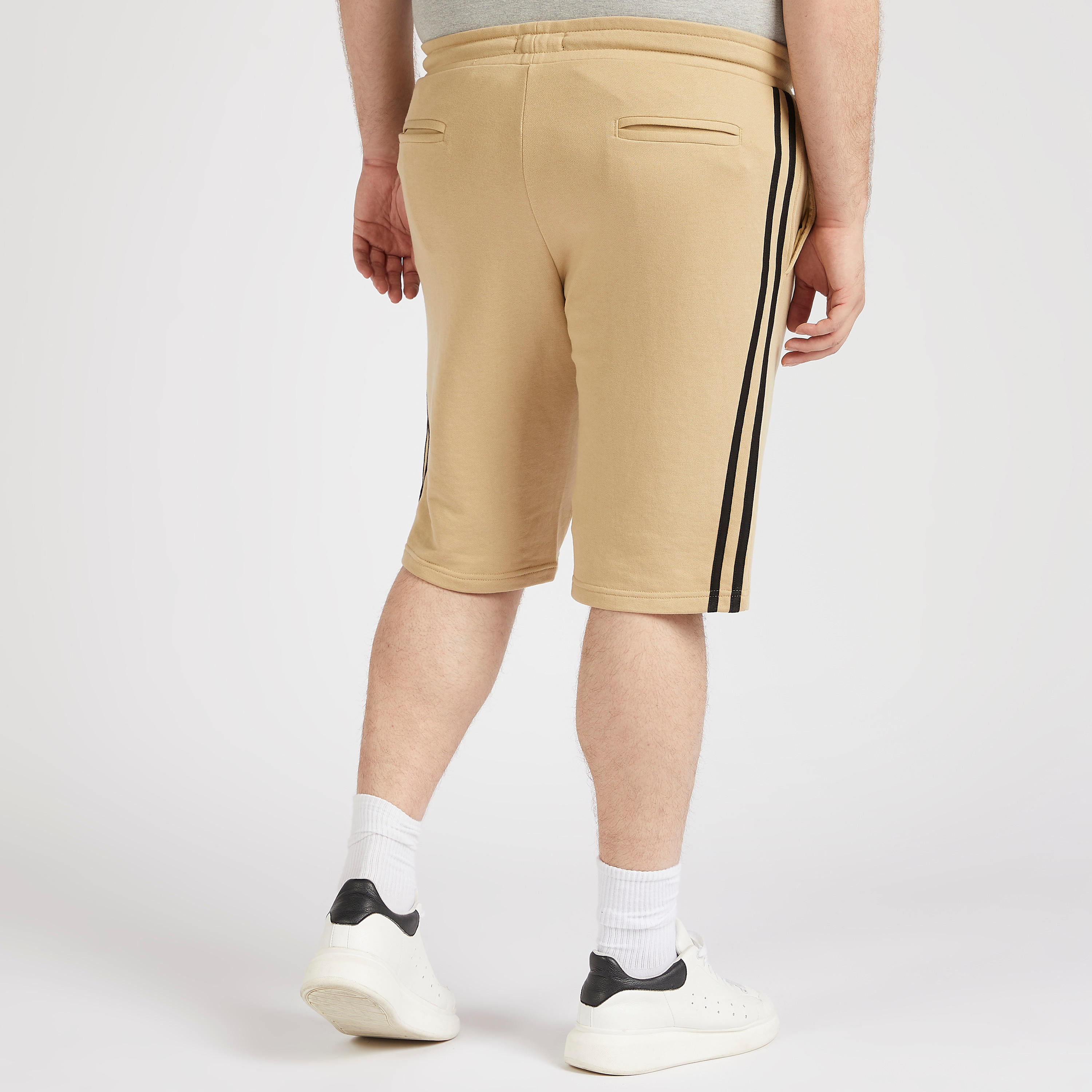 شورت سادة برباط إغلاق وجيوب-men-clothing-bottoms-shorts-image-1