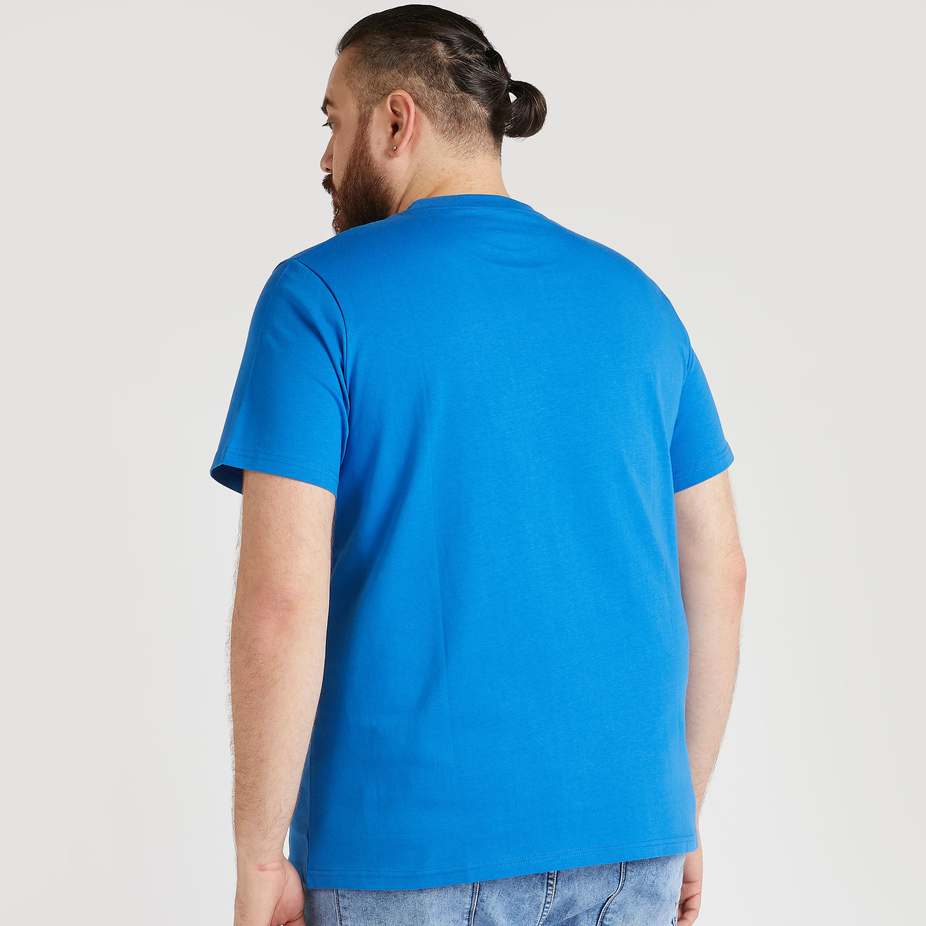 تيشيرت بياقة ضيّقة وأكمام قصيرة وطبعات -men-clothing-tshirtsandpolos-tshirts-image-1