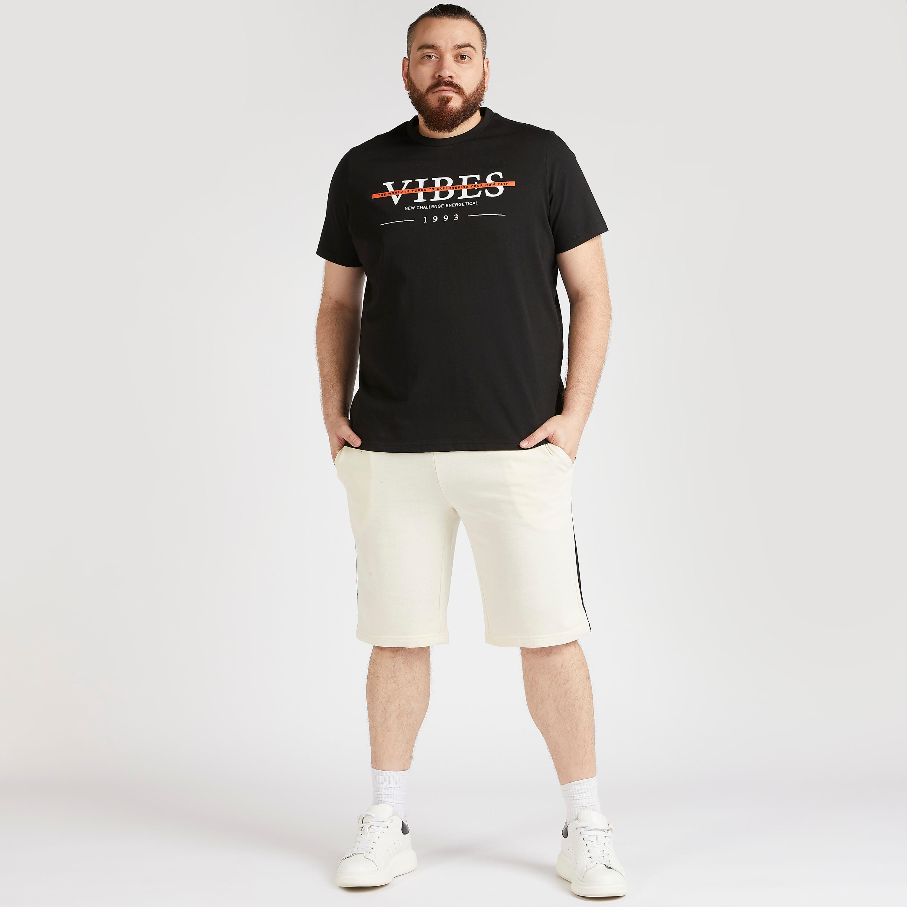 تيشيرت بياقة ضيّقة وأكمام قصيرة وطبعات -men-clothing-tshirtsandpolos-tshirts-image-3