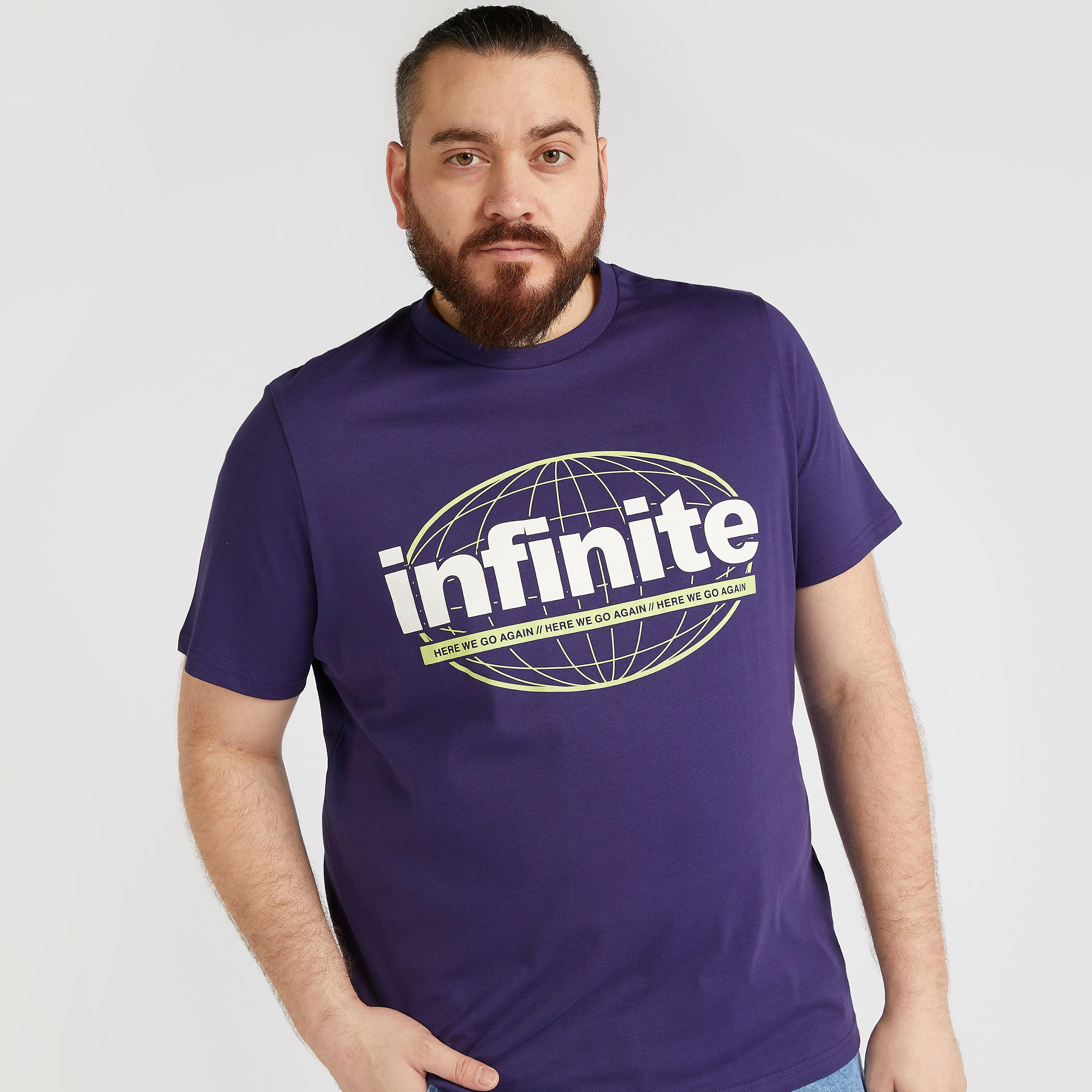 تيشيرت بياقة ضيّقة وأكمام قصيرة وطبعات-men-clothing-tshirtsandpolos-tshirts-image-1